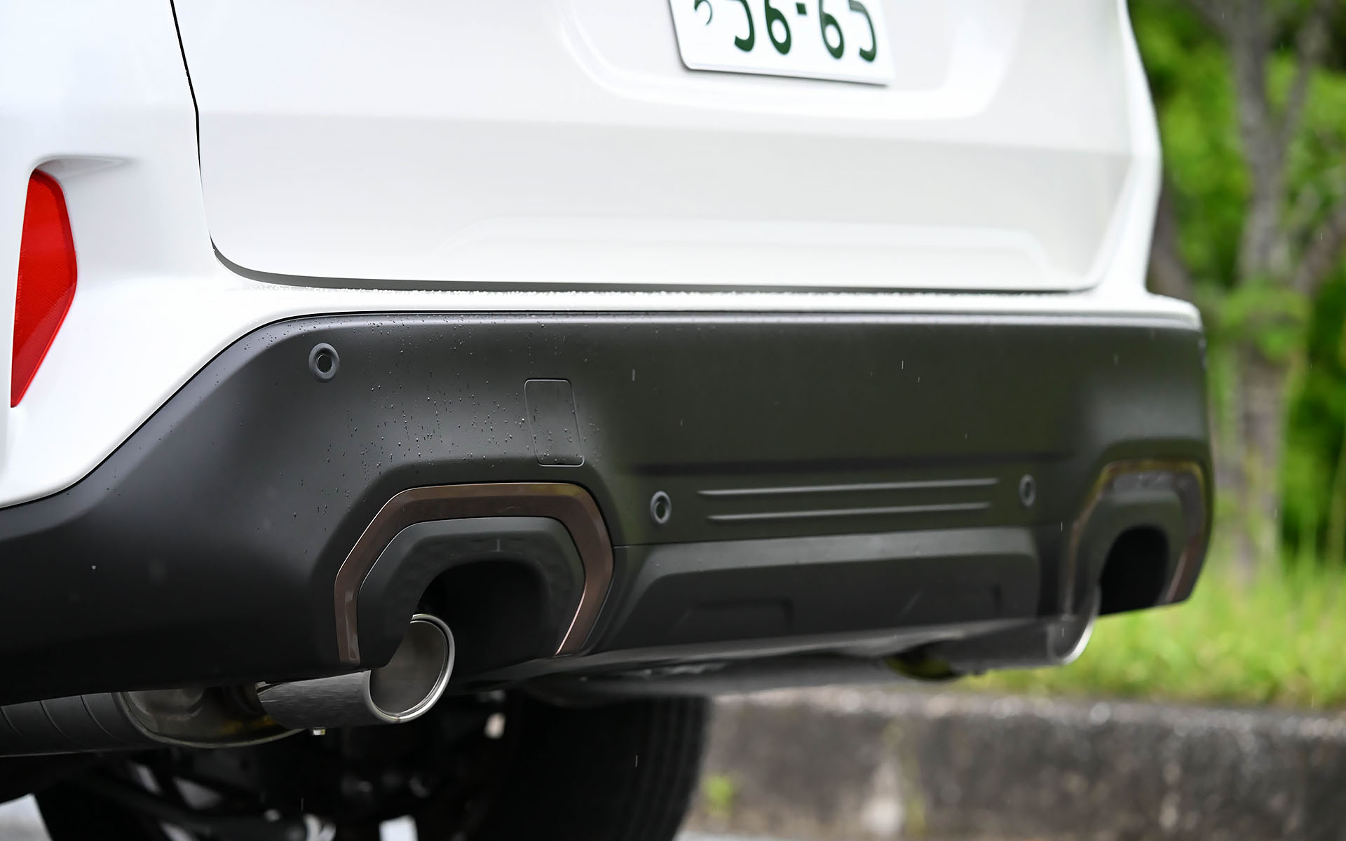 サイドシルやテールパイプのオーナメントをブロンズで統一