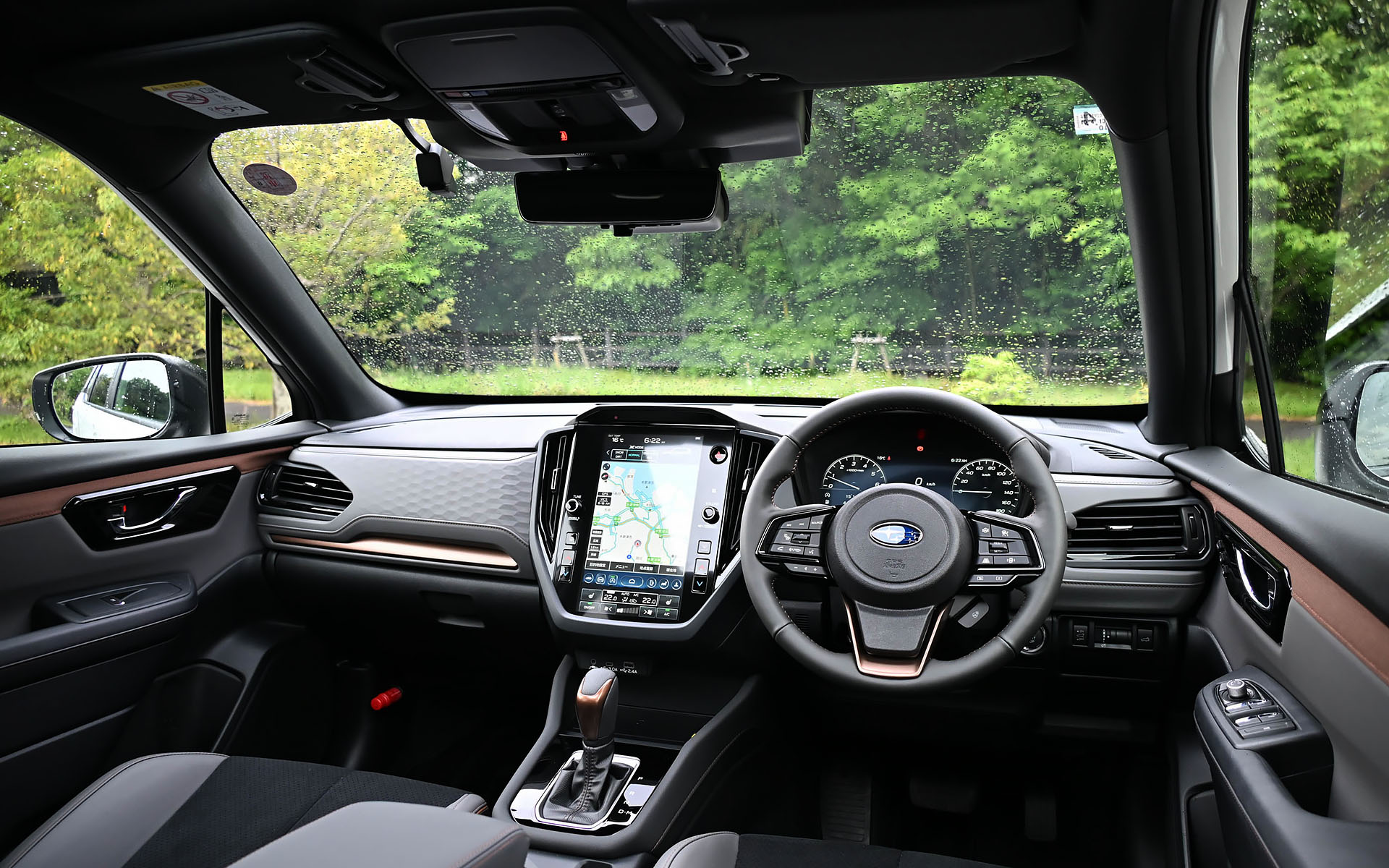 新型フォレスター スポーツ EXのインパネ。外装と同じく随所にブロンズのアクセントカラーが用いられる