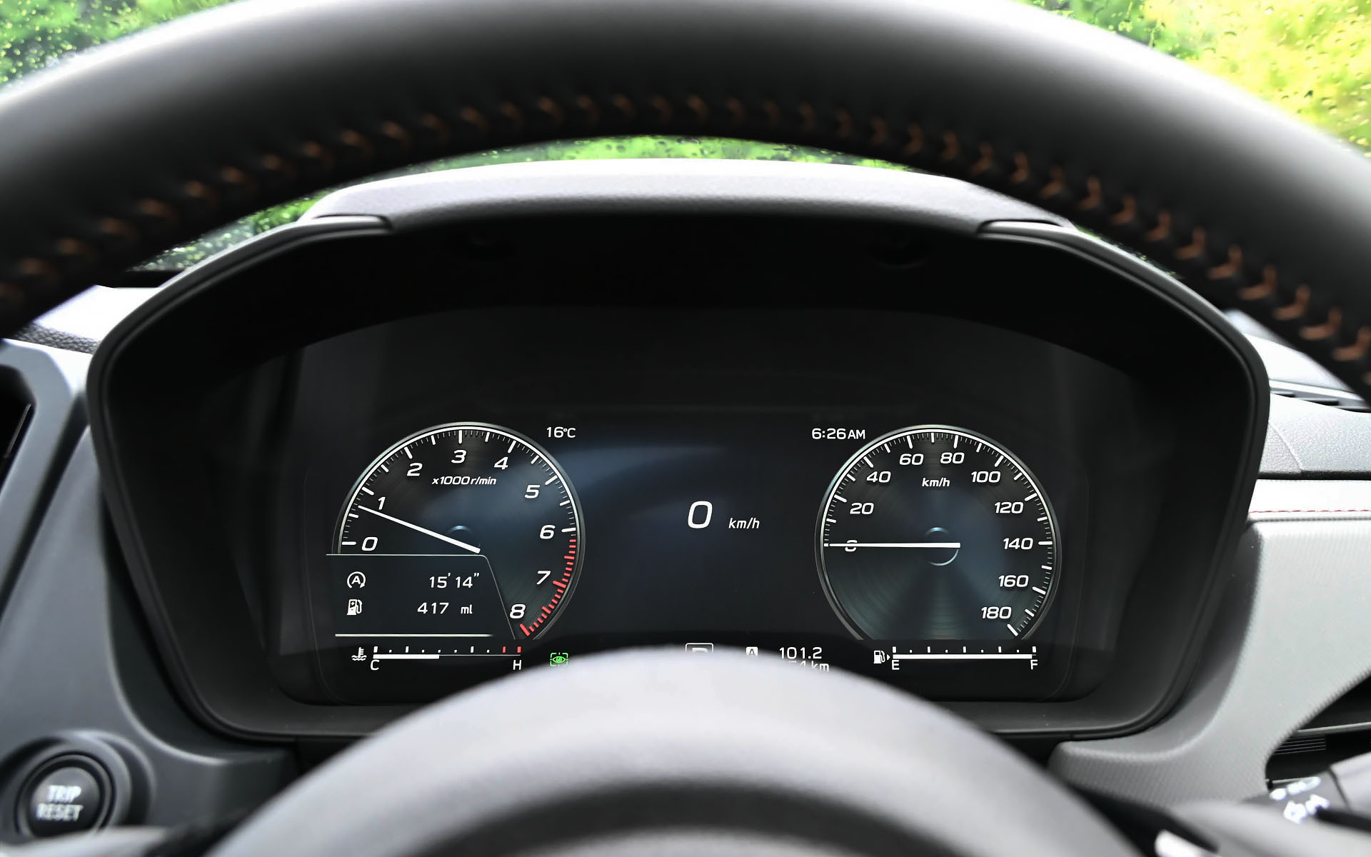 スポーツ EXは12.3インチフル液晶メーターを標準装備。アイサイトX非搭載のスポーツグレードでは4.2インチマルチインフォメーションディスプレイ付ルミネセントメーターとなる