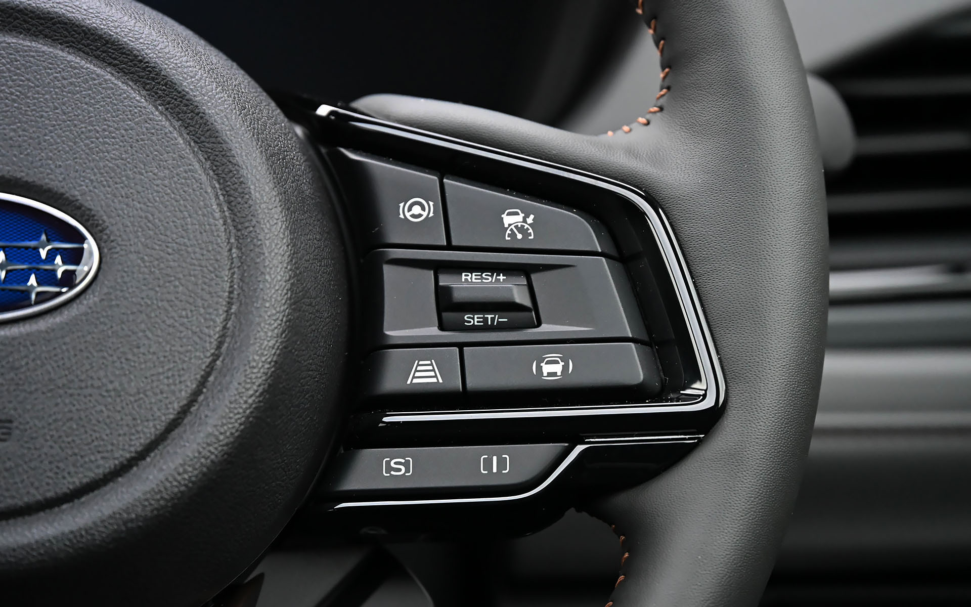 アイサイトのスイッチはステアリングの右スポークに集約。アイサイトXがフォレスターに新搭載された