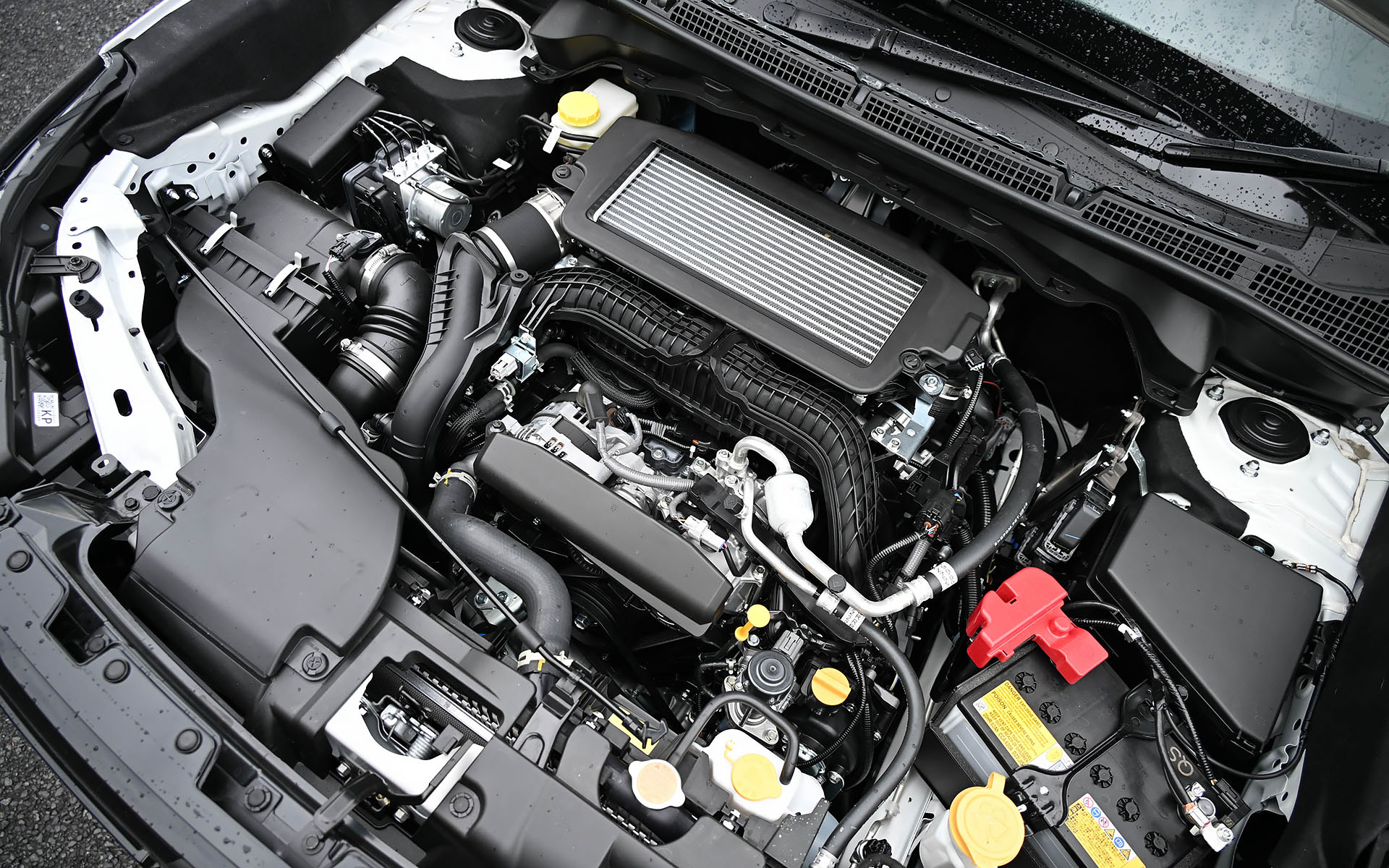 新型フォレスター スポーツ EXは、最高出力130kW（177PS）/5200-5600rpm、最大トルク300Nm（30.6kgfm）/1600-3600rpmを発生する水平対向4気筒DOHC 1.8リッター直噴ターボ“DTI”エンジンを搭載。トランスミッションにはCVT（リニアトロニック）を組み合わせる。WLTCモード燃費は13.6km/L