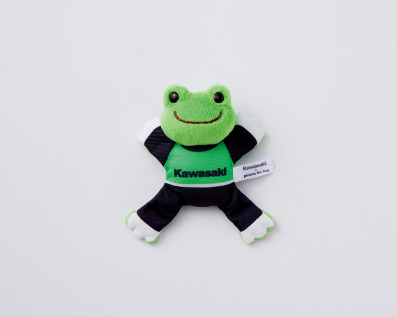 カワサキ×かえるのピクルス ビーンドール カワサキ×かえるのピクルス コラボ商品発売のお知らせ | 株式