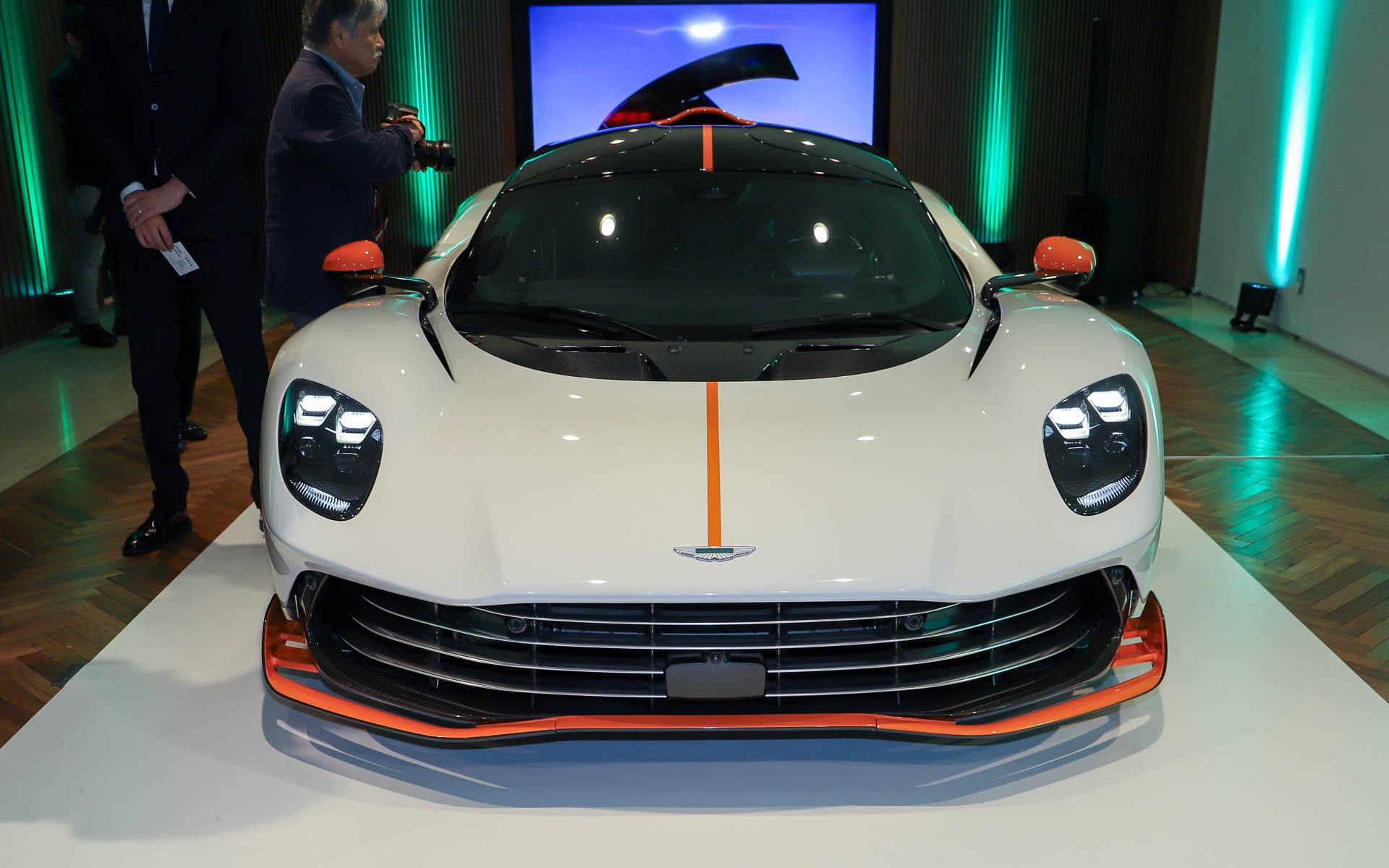 ヴァルハラのボディサイズは全長が4727mm、全幅（ボディ）が2014mm、全高が1161（ドアクローズ）～2106mm（ドアオープン）。ホイールベースは2760mm