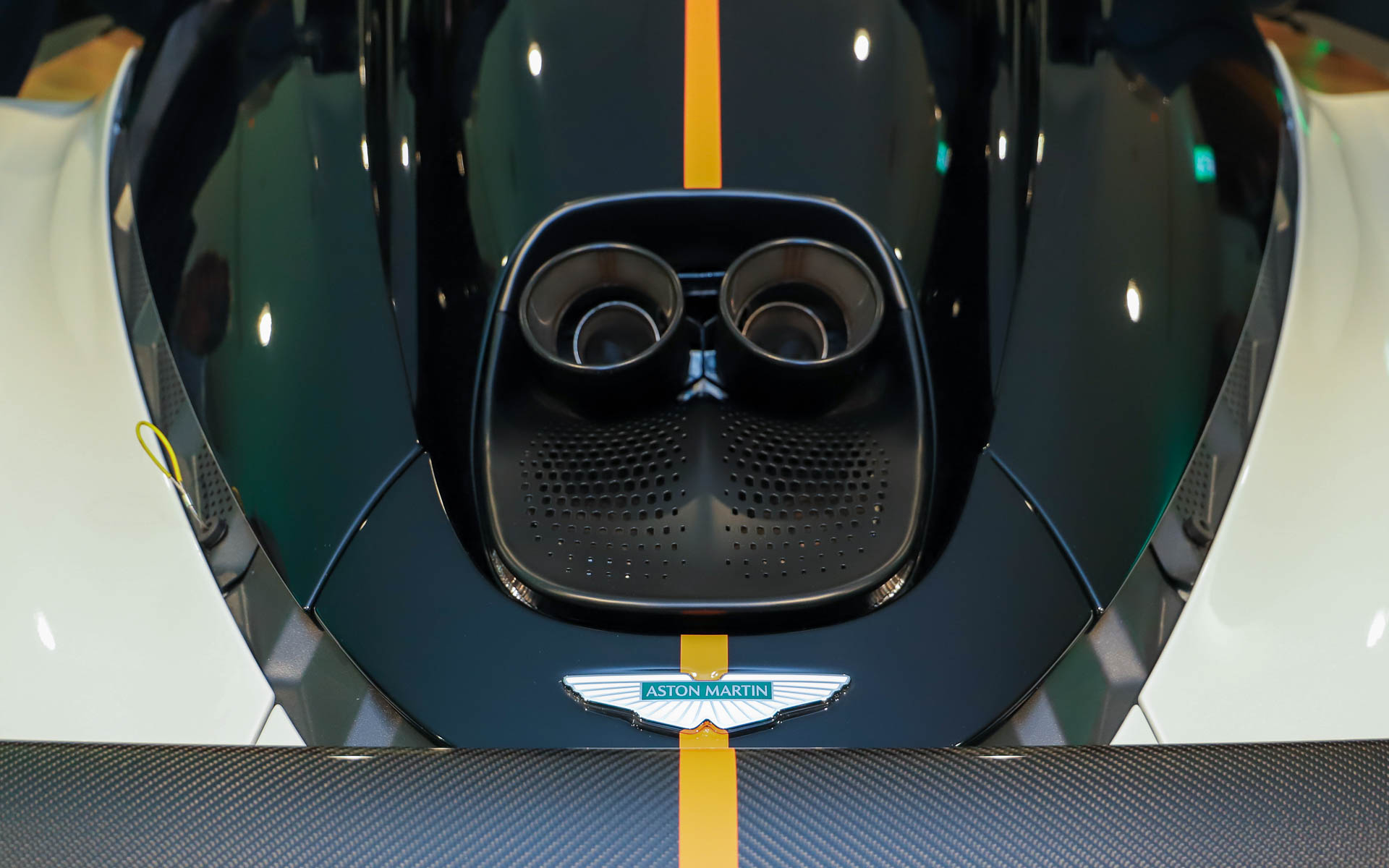 テールパイプは上部に2本、下部に2本備える。上部の2本は主にサウンド用とのこと