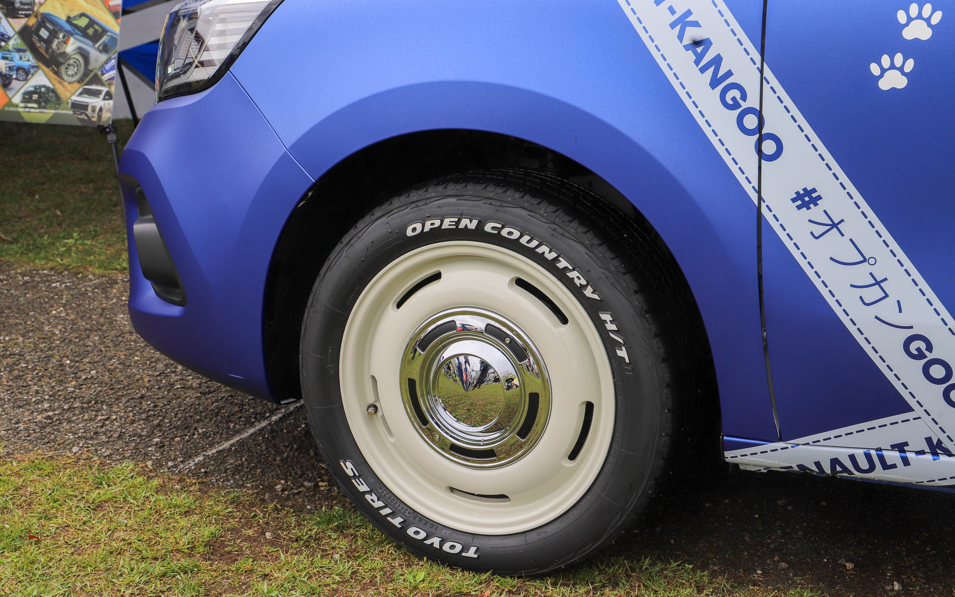 カングーのデモカーにオープンカントリー H/Tを装着してアピール