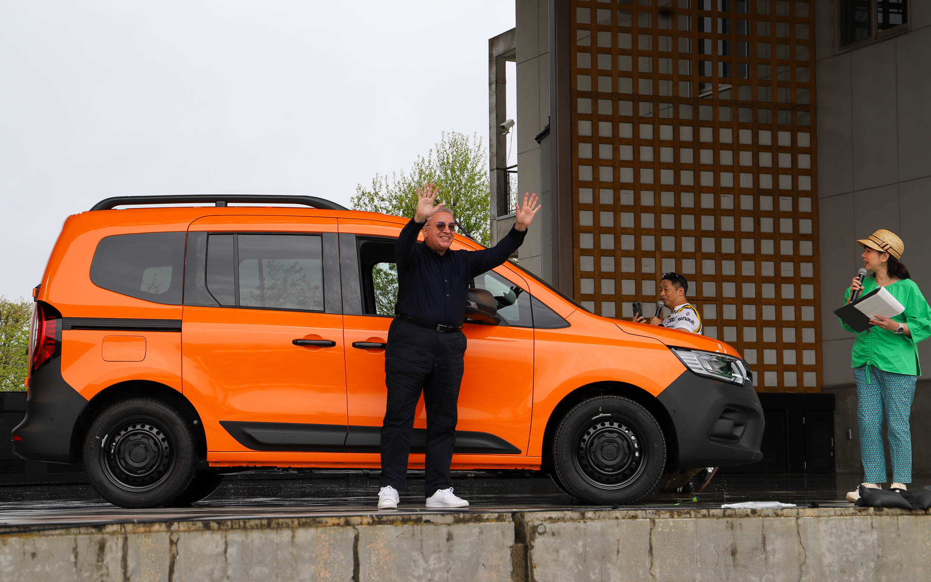 ルノー・ジャポン株式会社 執行役員 商品戦略ダイレクター フレデリック・ブレン氏が限定車のカングー クルール ディーゼルに乗って登場