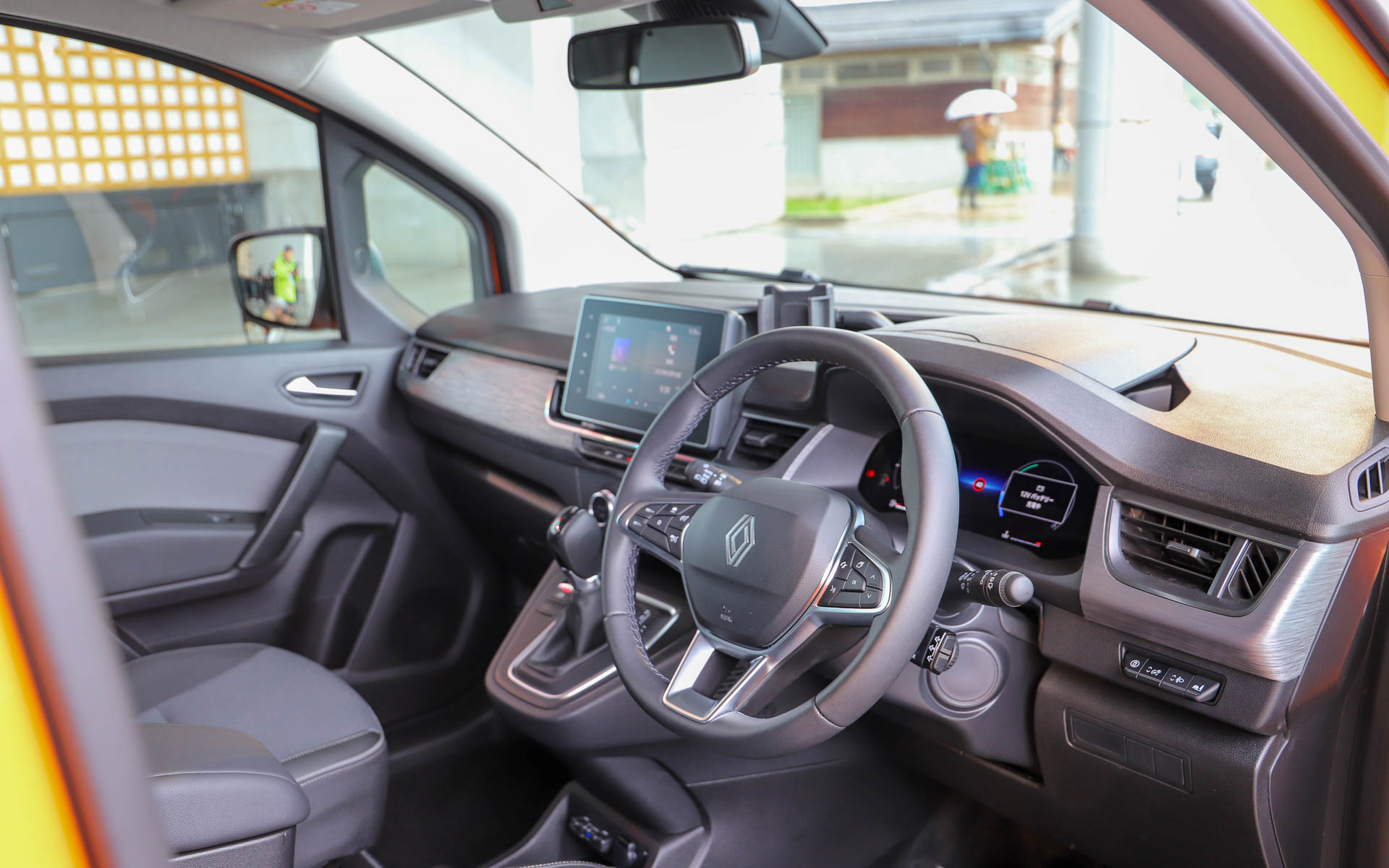 撮影車はEDCモデル