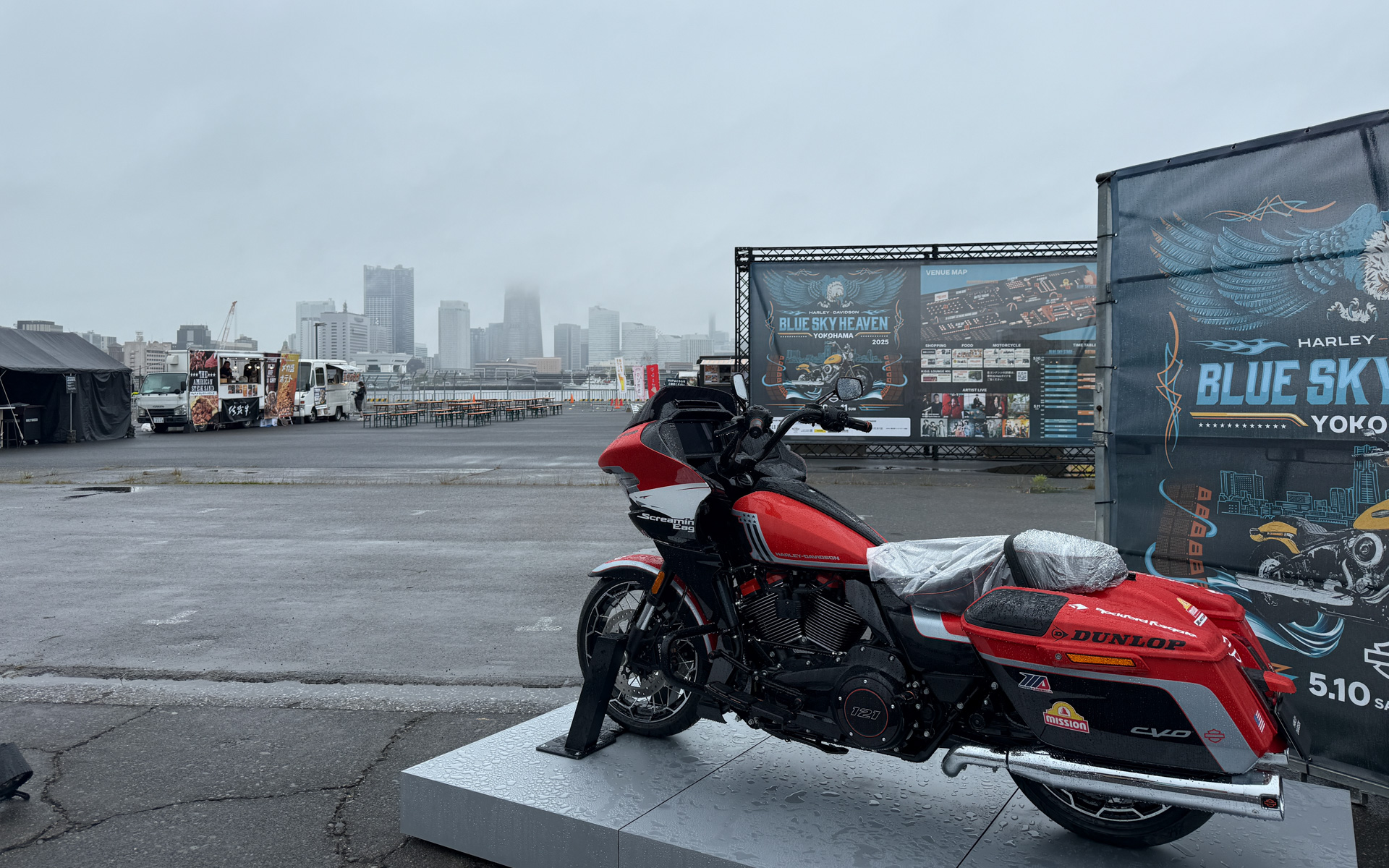 横浜の街を一望できるスポットでの開催