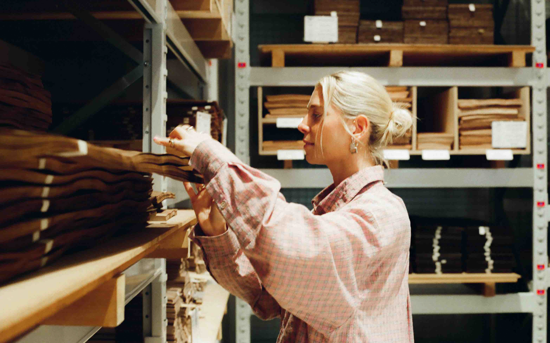 サーフボード作りは木材選びから始まった