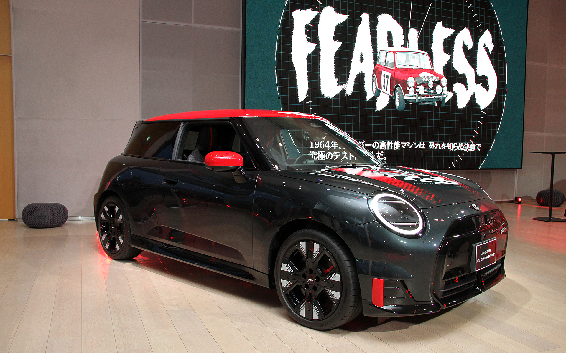 MINI ジョン・クーパー・ワークス E。ボディサイズは3860×1755×1460mm（全長×全幅×全高）、ホイールベースは2525mm