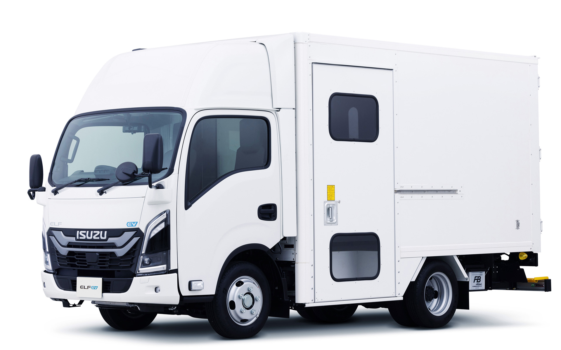 エルフEVウォークスルーバン（参考出品）