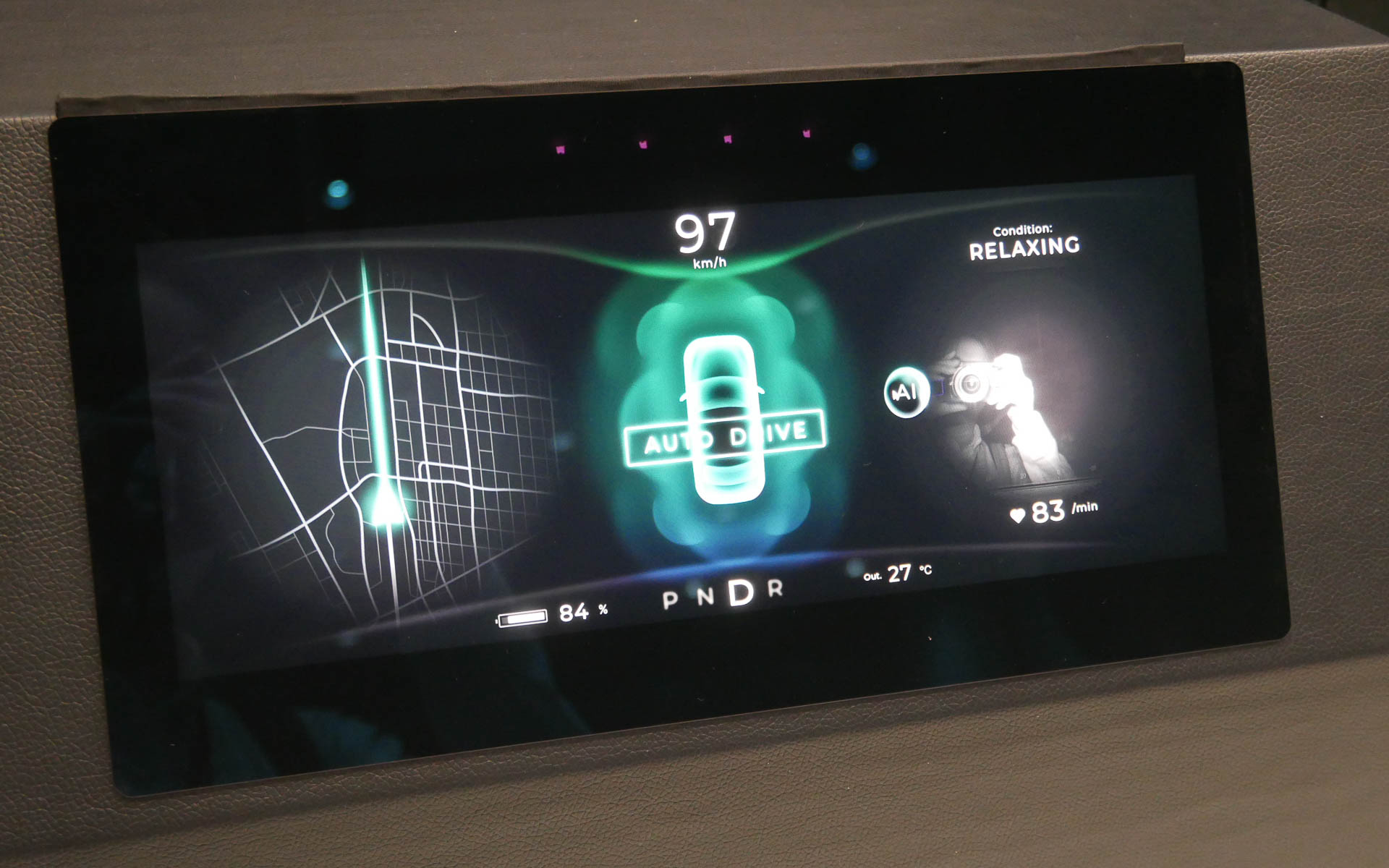 「シャープの次世代コックピットのコンセプトモデル」（2024年9月に開催されたSHARP Tech-Dayの会場で）