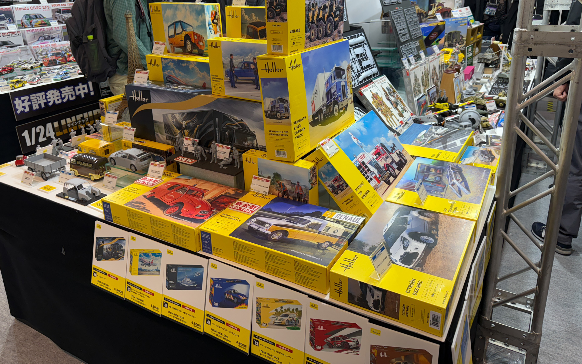 海外製のプラモデルなどもある、静岡のプラモデル・模型メーカーのプラッツのブース