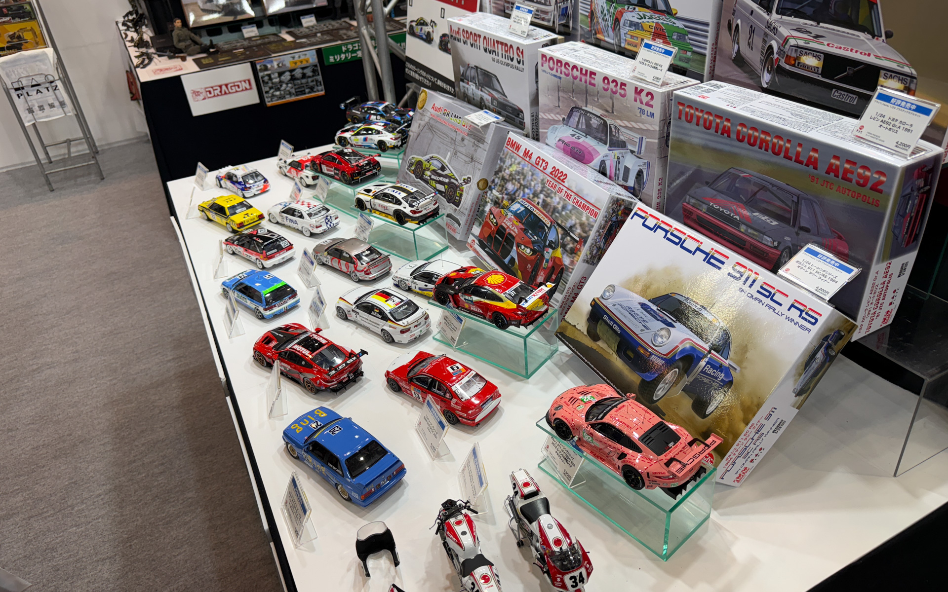 海外製のプラモデルなどもある、静岡のプラモデル・模型メーカーのプラッツのブース