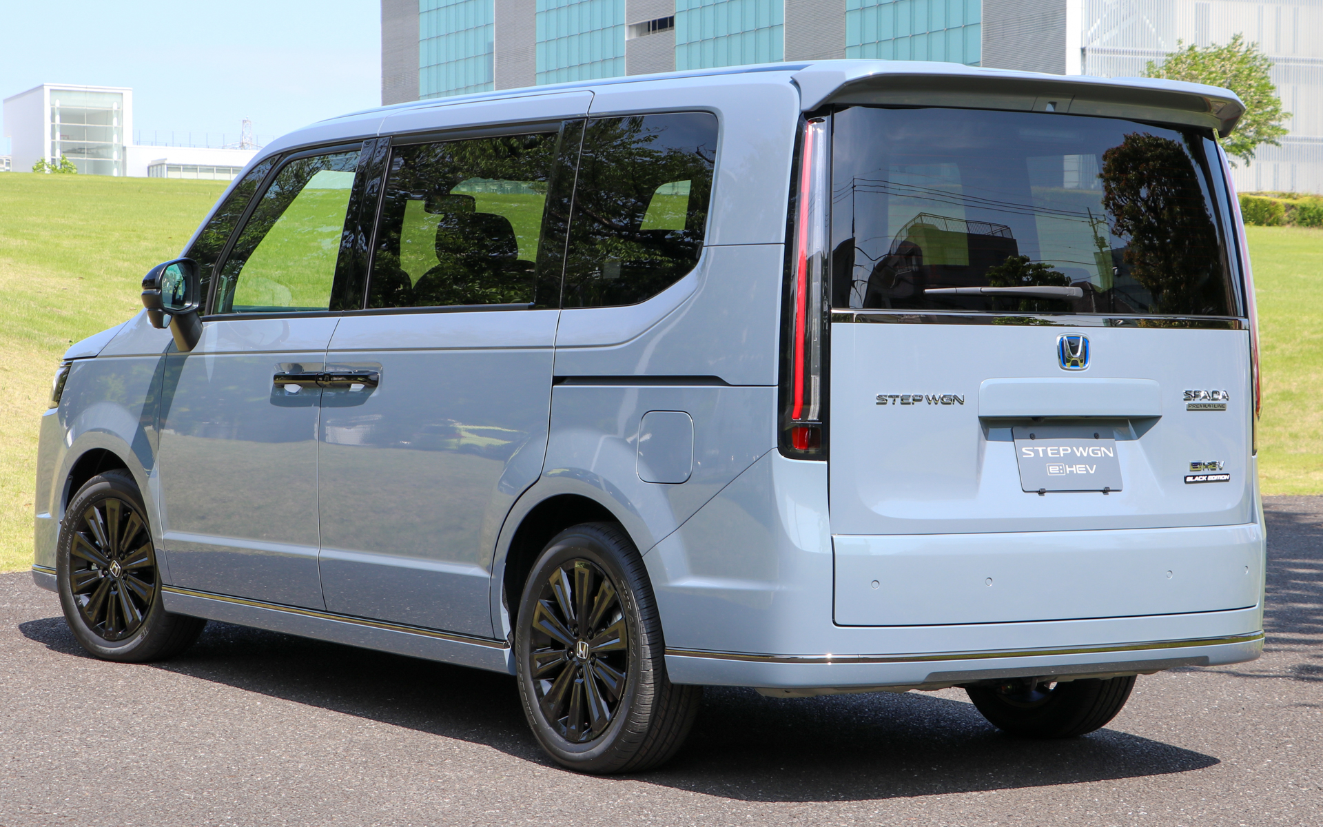 新グレード「e:HEV SPADA PREMIUM LINE BLACK EDITION」