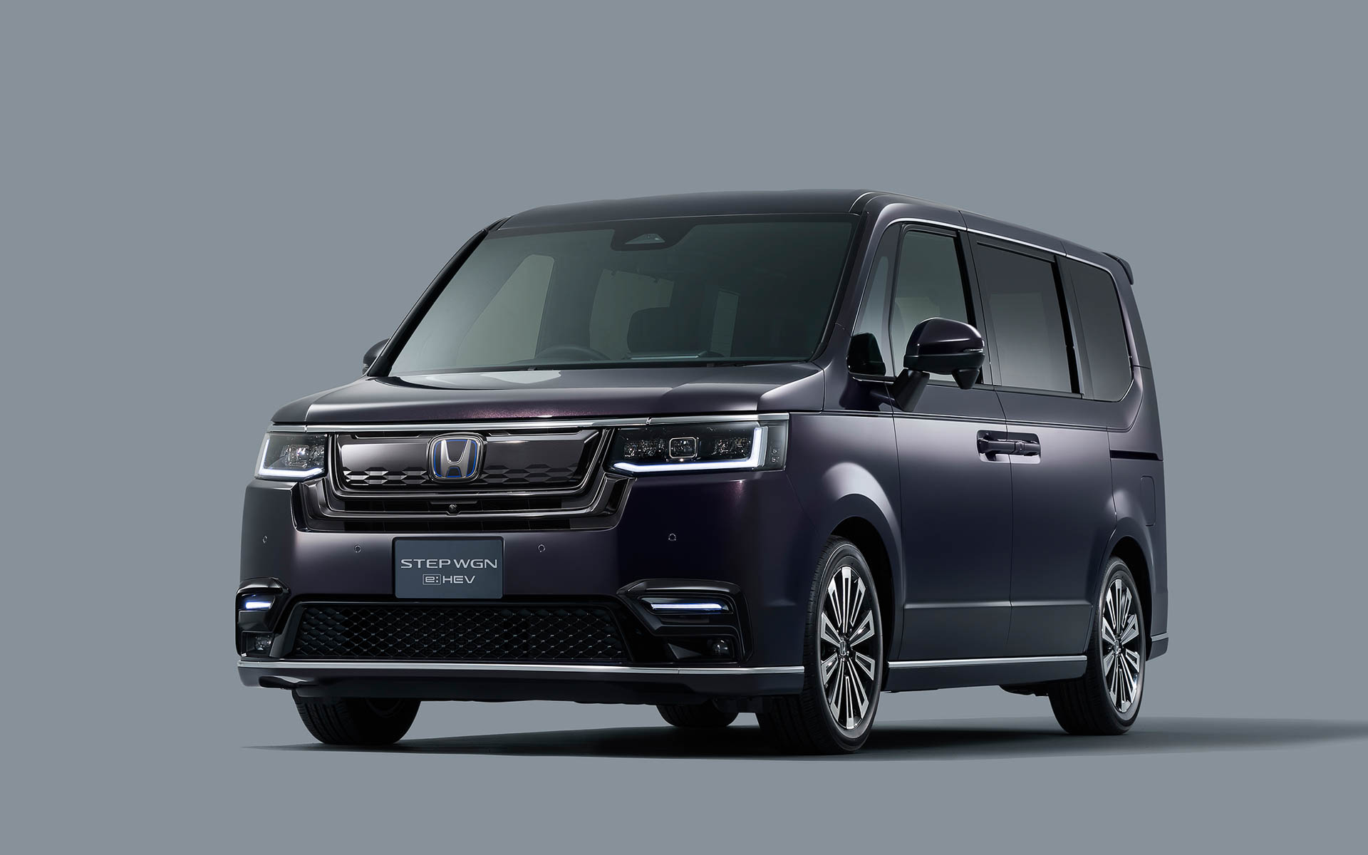 ステップワゴン スパーダ 純正アクセサリー装着車「Emotional Black Solid」