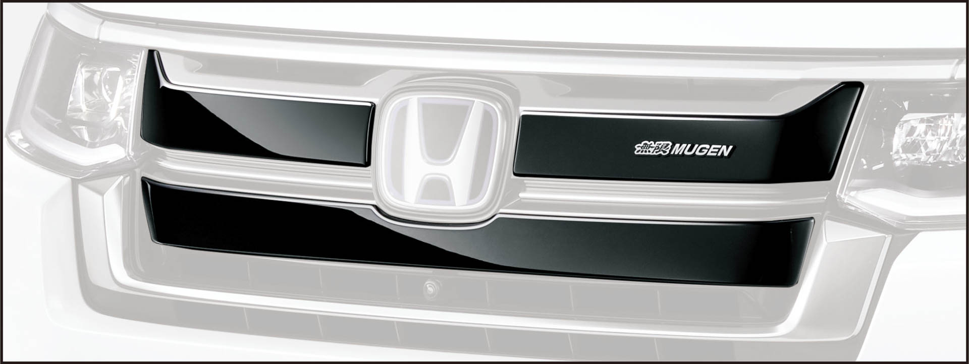 フロントグリルをブラックアウトし、力強く精悍な印象のフロントグリルガーニッシュ。力強いデザインに無限エンブレムを装着することで、より存在感のあるフロントスタイリングを実現。3ピース構成のツヤありブラック塗装仕上げ