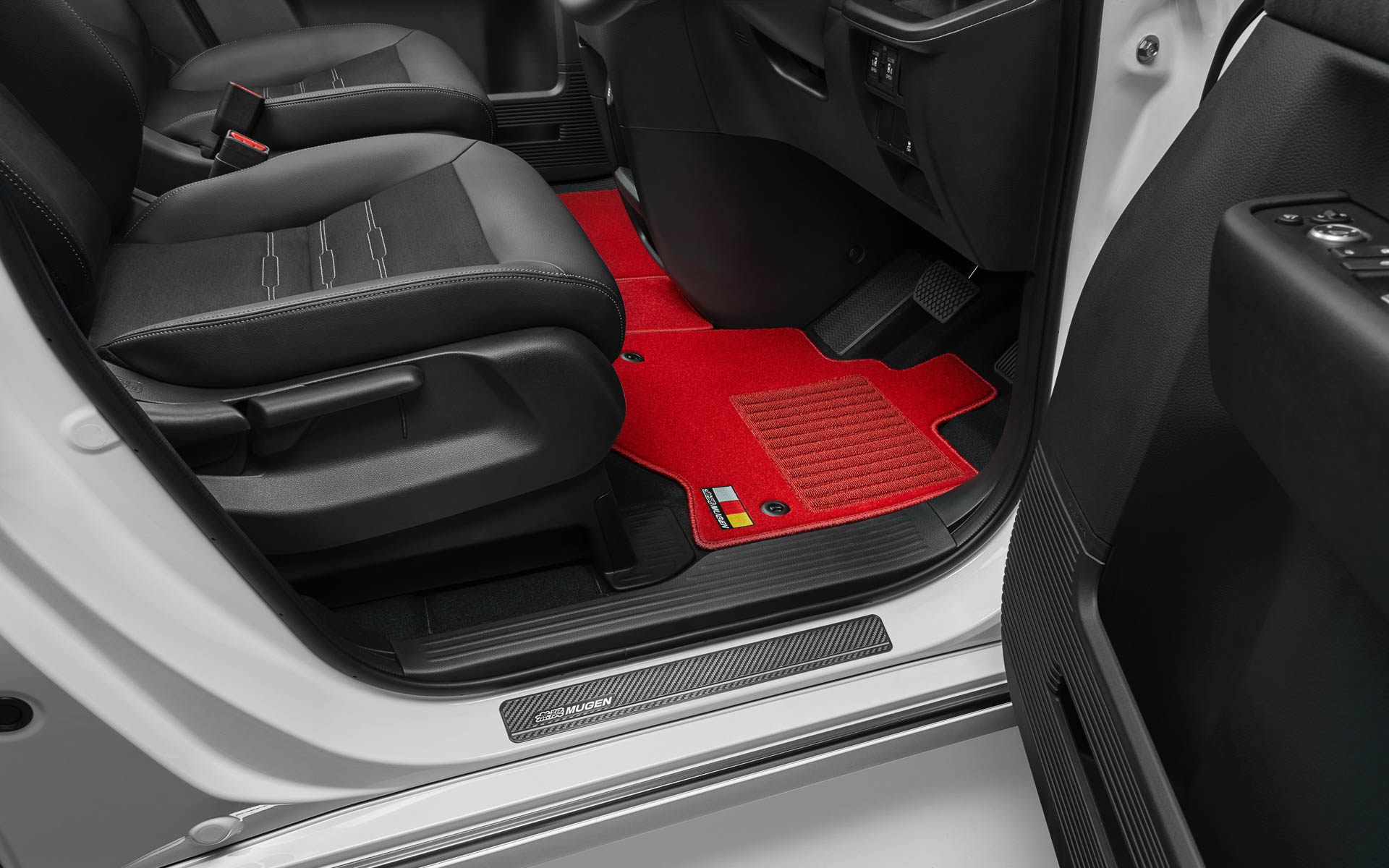 スポーツマットの装着イメージ（フロントシート）