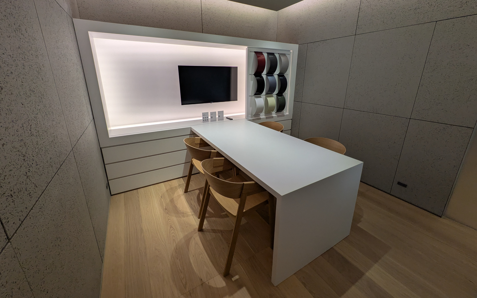 2階には商談ルームを2つ完備