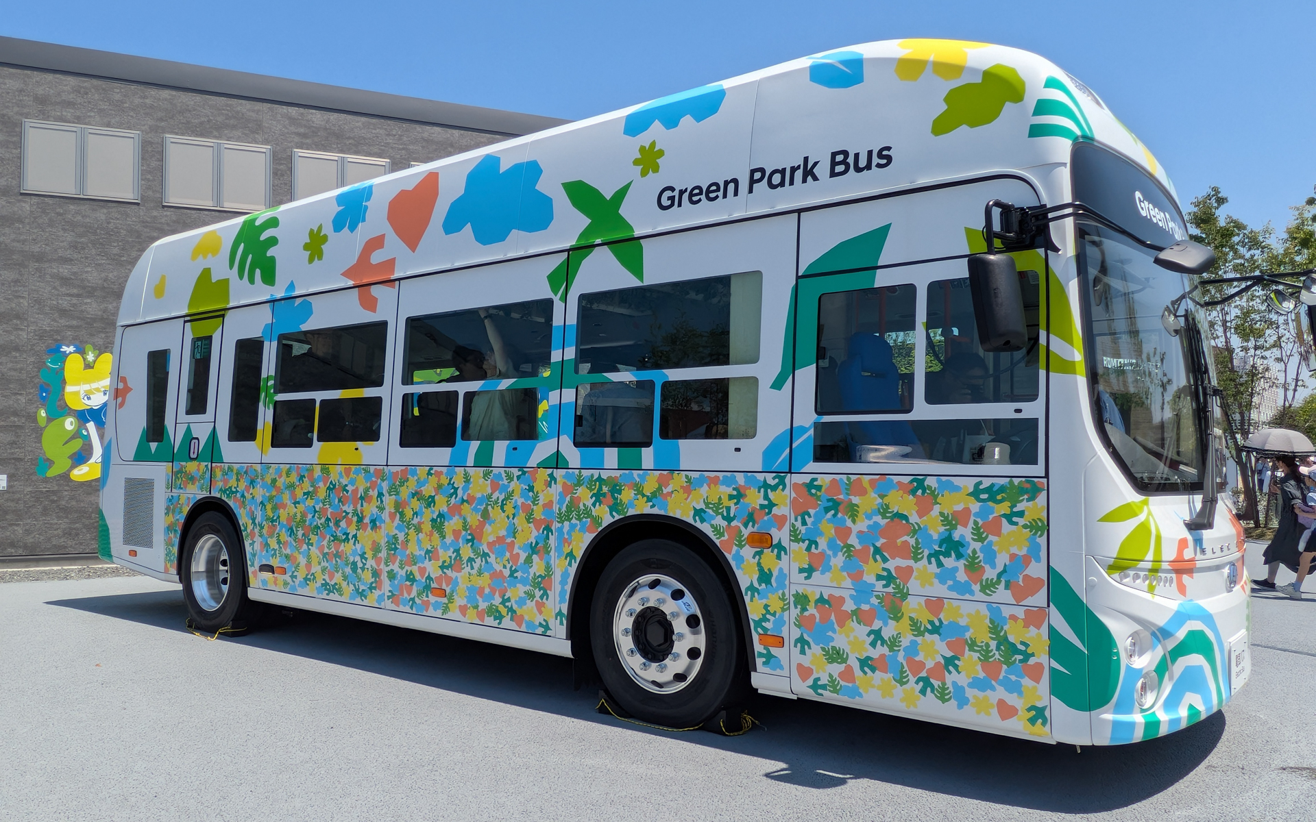 万博会場に調和したカラーリングが施されている