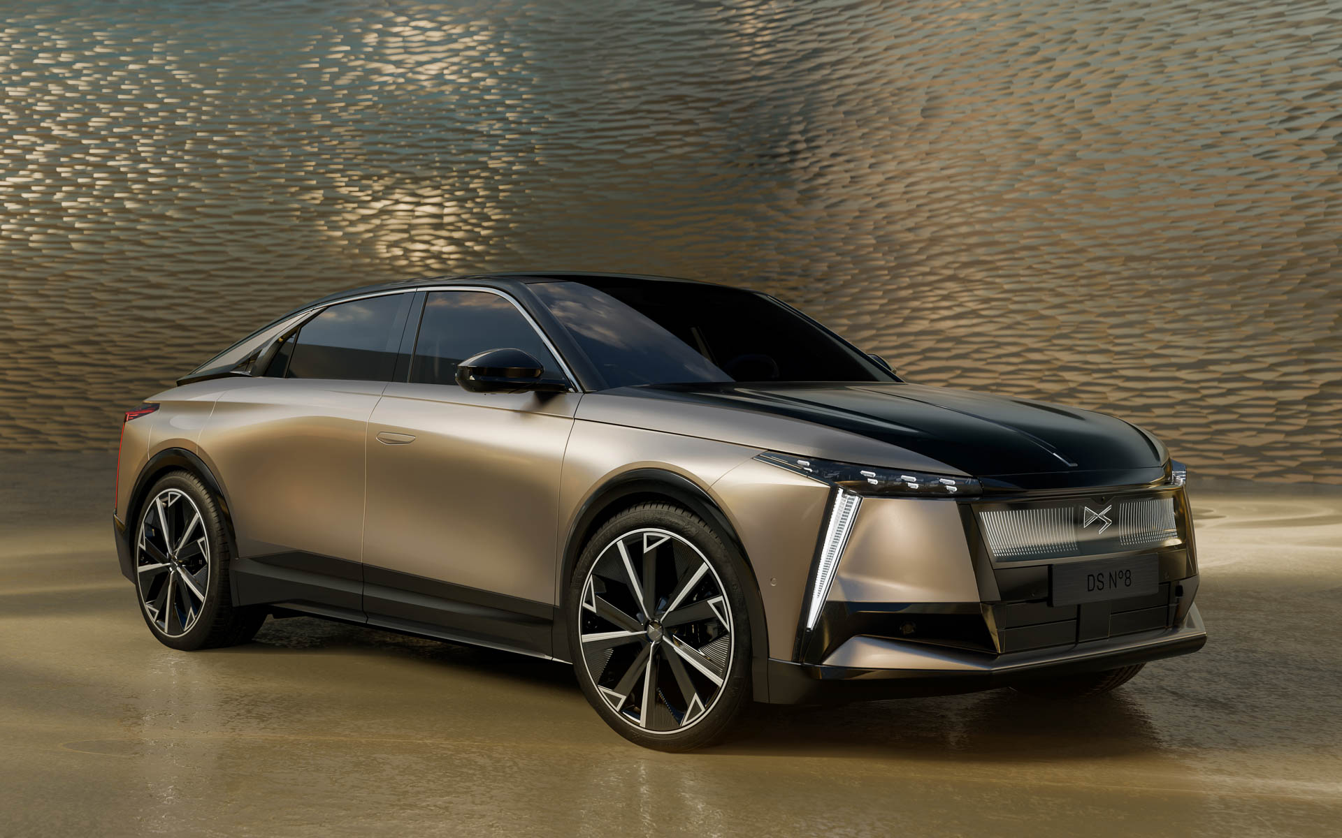 新型EV「DS N°8」