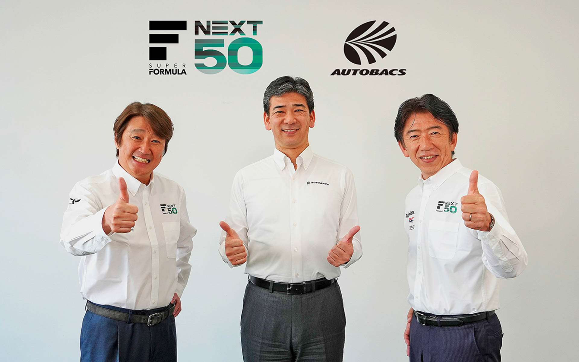 左から、株式会社日本レースプロモーション会長 近藤真彦氏、株式会社オートバックスセブン社長 堀井勇吾氏、株式会社日本レースプロモーション社長 上野禎久氏