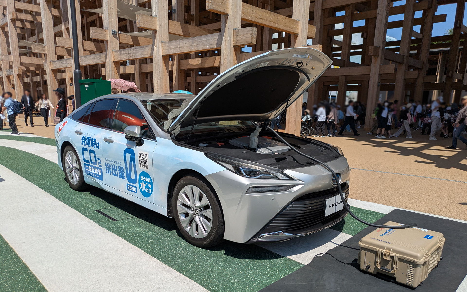 近くにあったステージに電力を供給していたようです