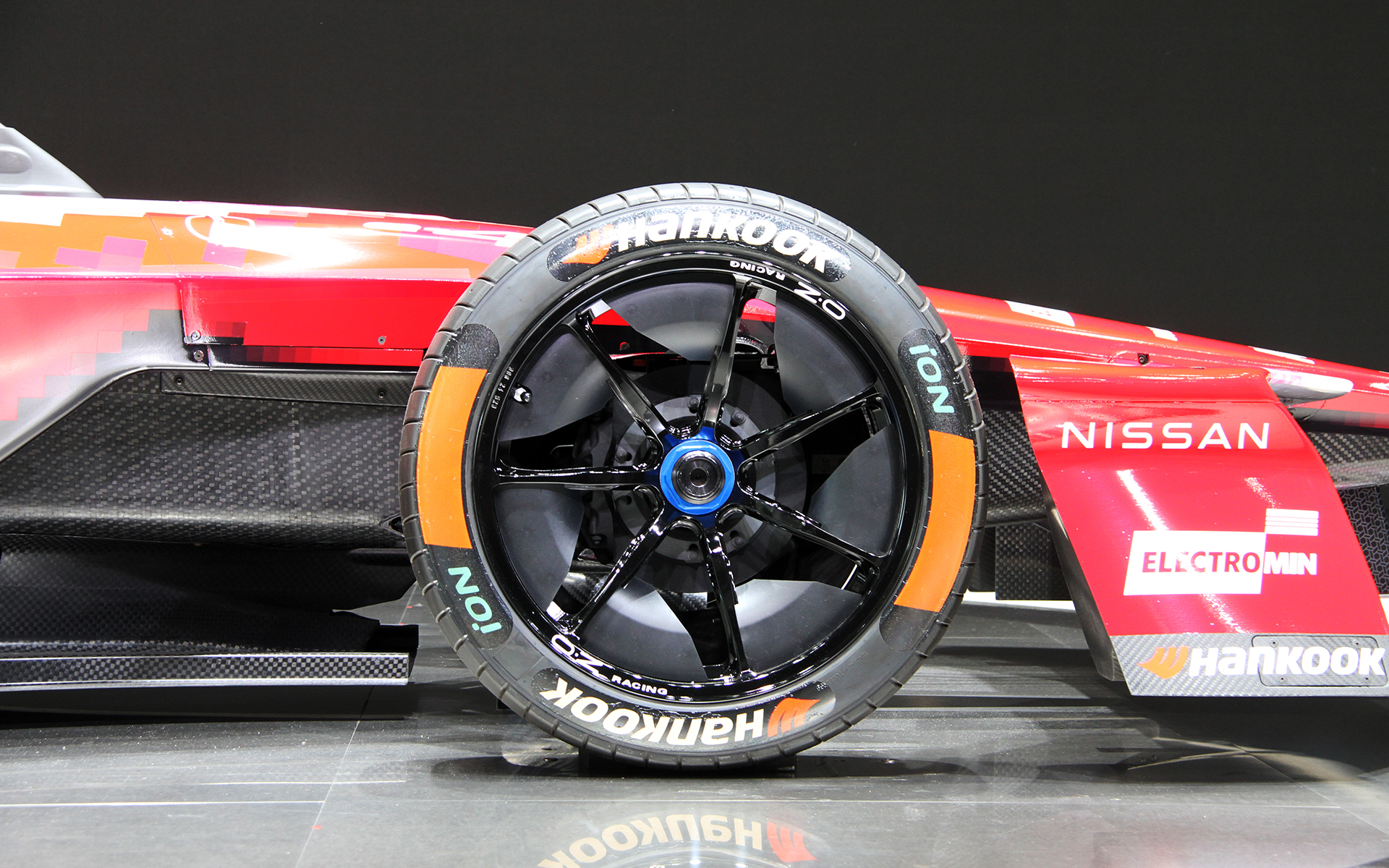 装着タイヤはハンコックの全天候型タイヤ「iON」