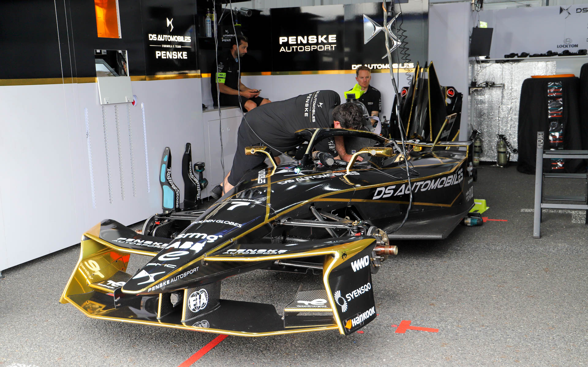 マクシミリアン・ギュンター選手がドライブする7号車