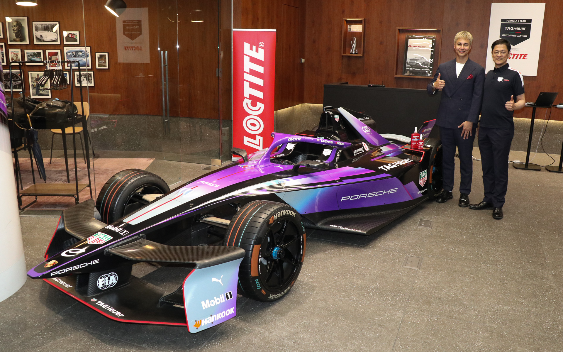 ゲスト参加したユージさん（左）とヘンケルジャパン株式会社 ジェネラルマニュファクチャリング＆メンテナンス事業部 事業部長 池田肇氏（右）