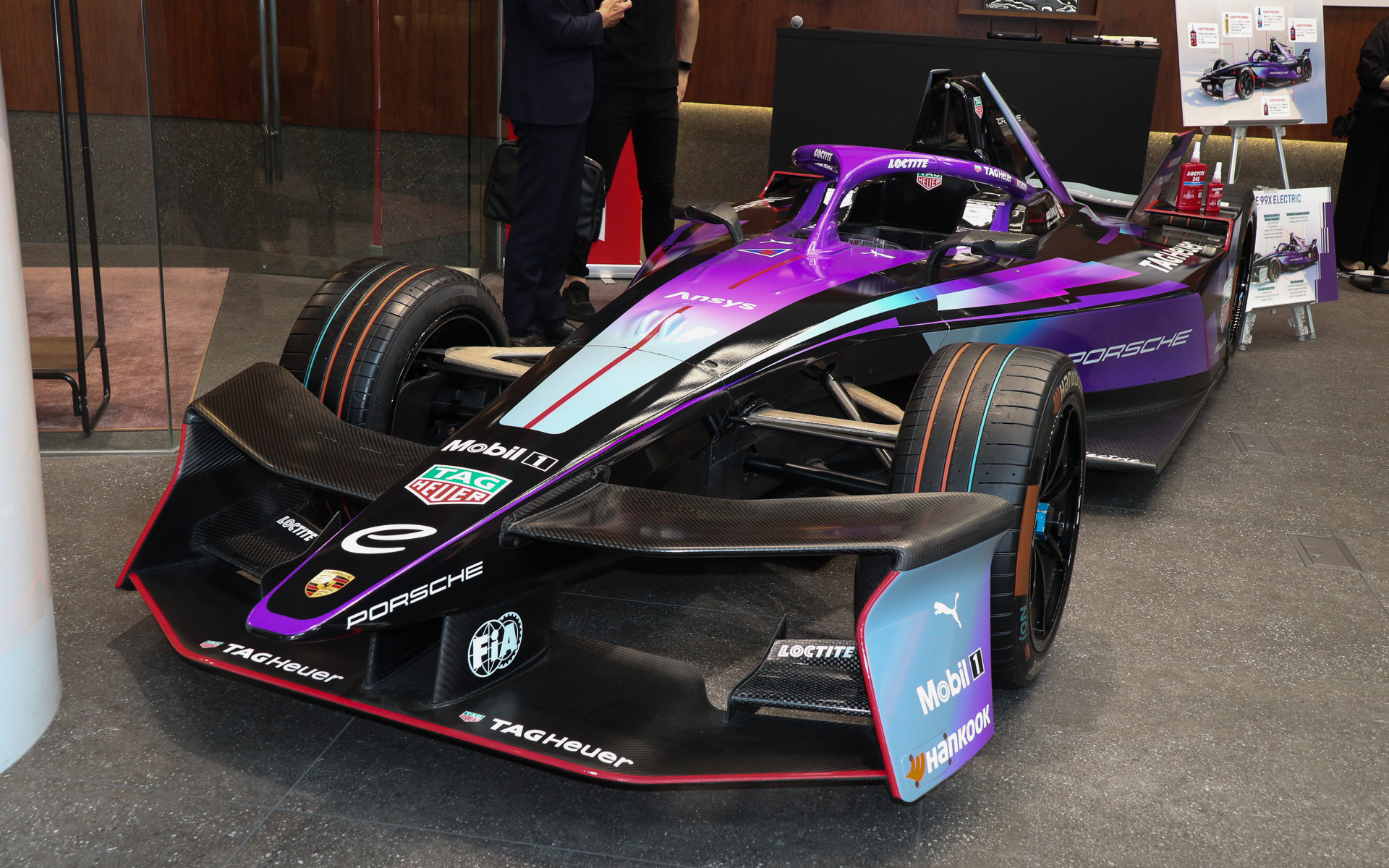 フォーミュラE最新世代のGEN3 Evo車両を再現している