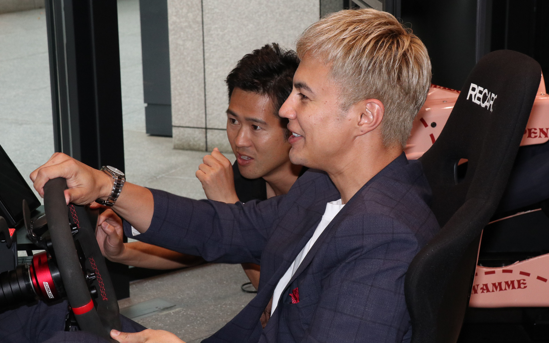 楽しそうに、そして真剣にドライブするユージさん