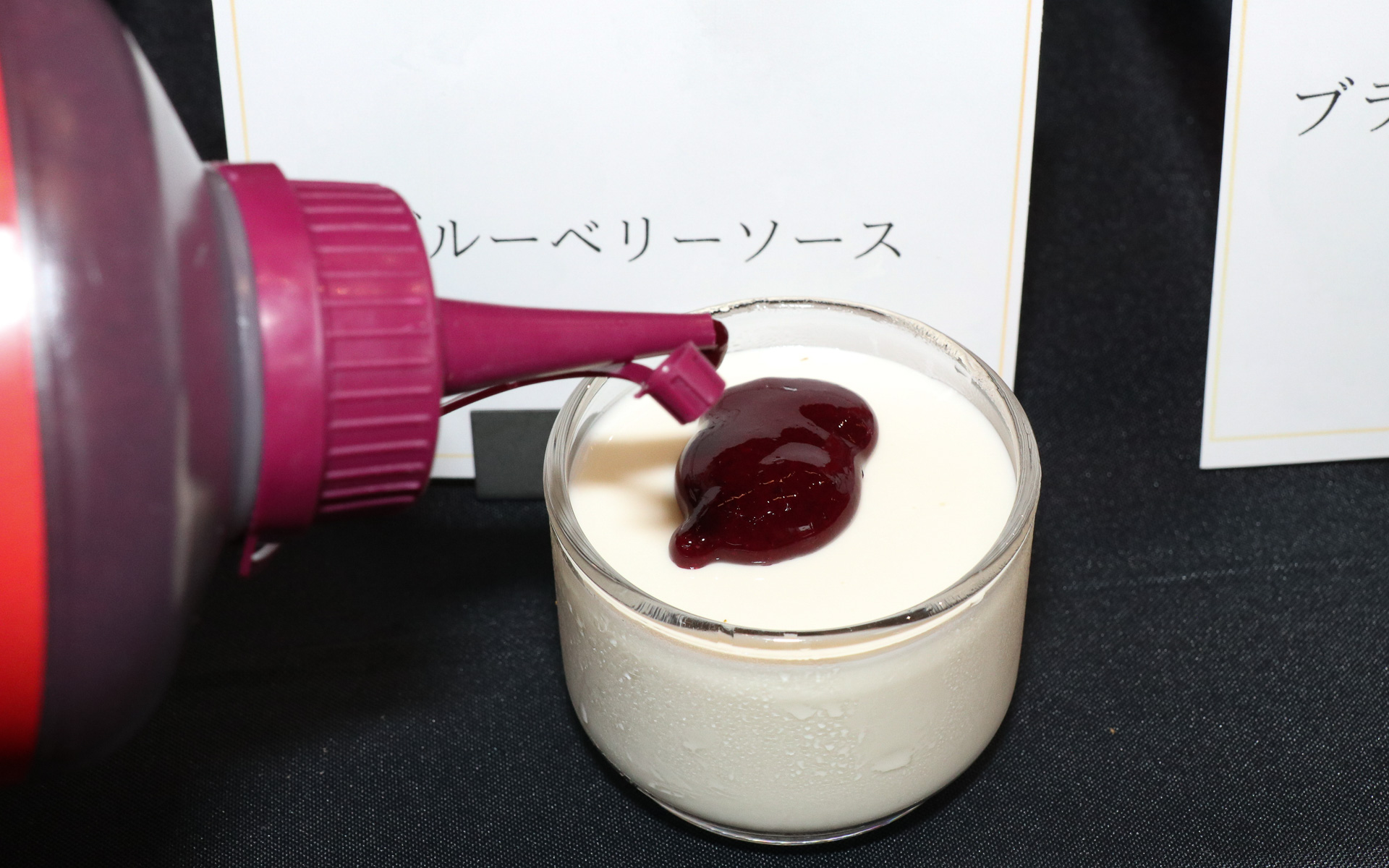 ブルーベリーソースの色味はLOCTITEスタッフも太鼓判を押す再現度