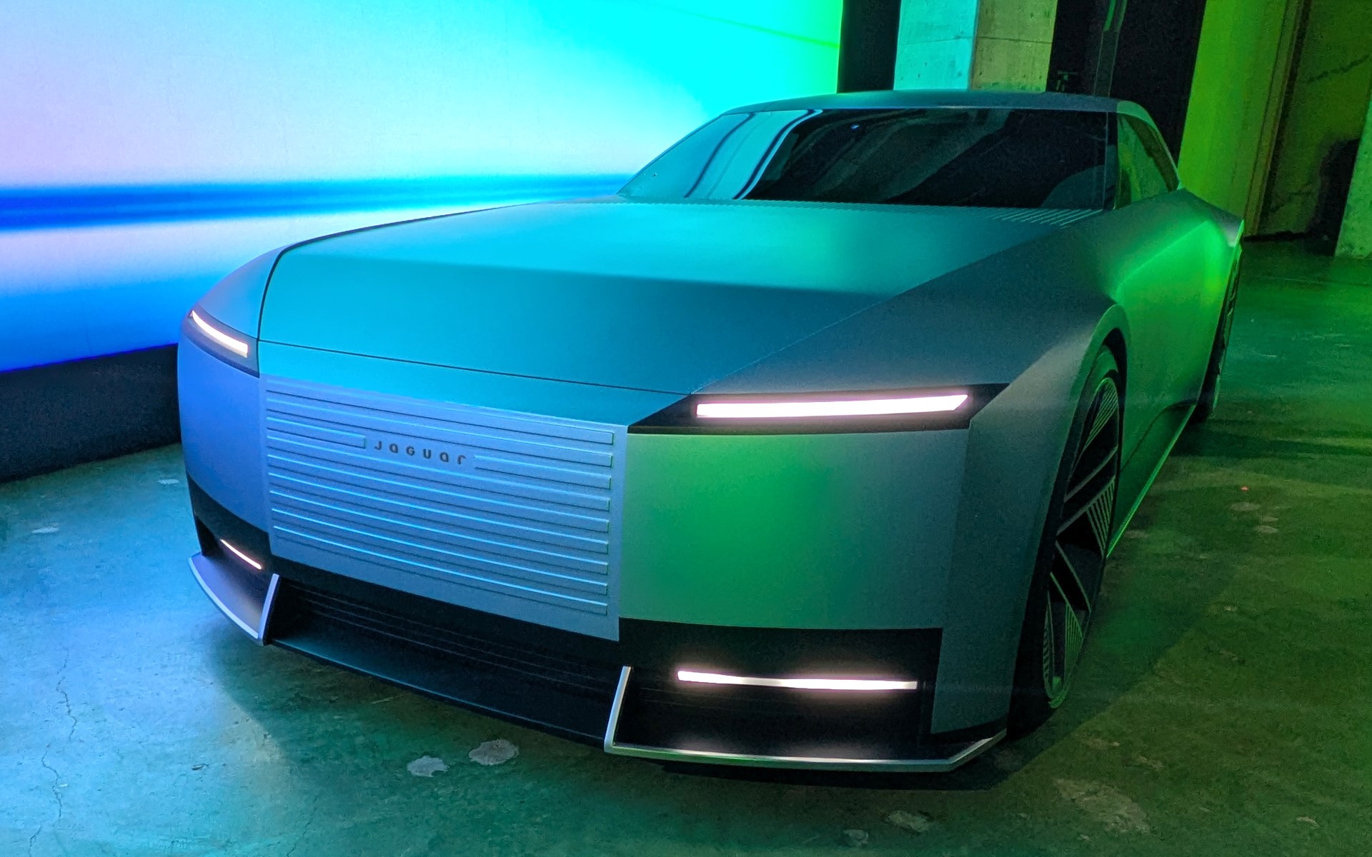 新生ジャガーのデザインビジョンコンセプトモデル「TYPE 00」