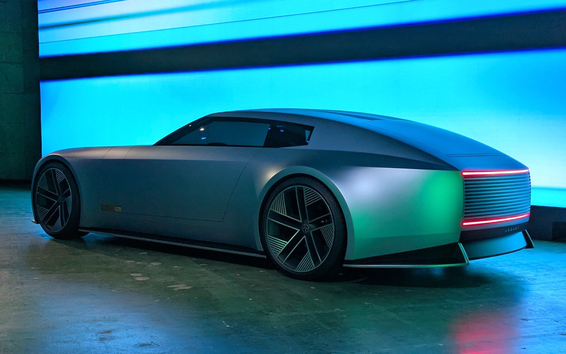 新生ジャガーのデザインビジョンコンセプトモデル「TYPE 00」