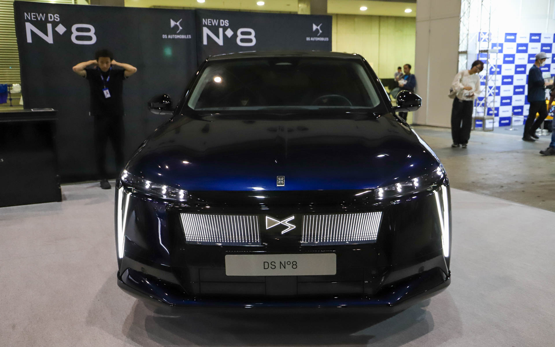 特徴的なフロントグリル