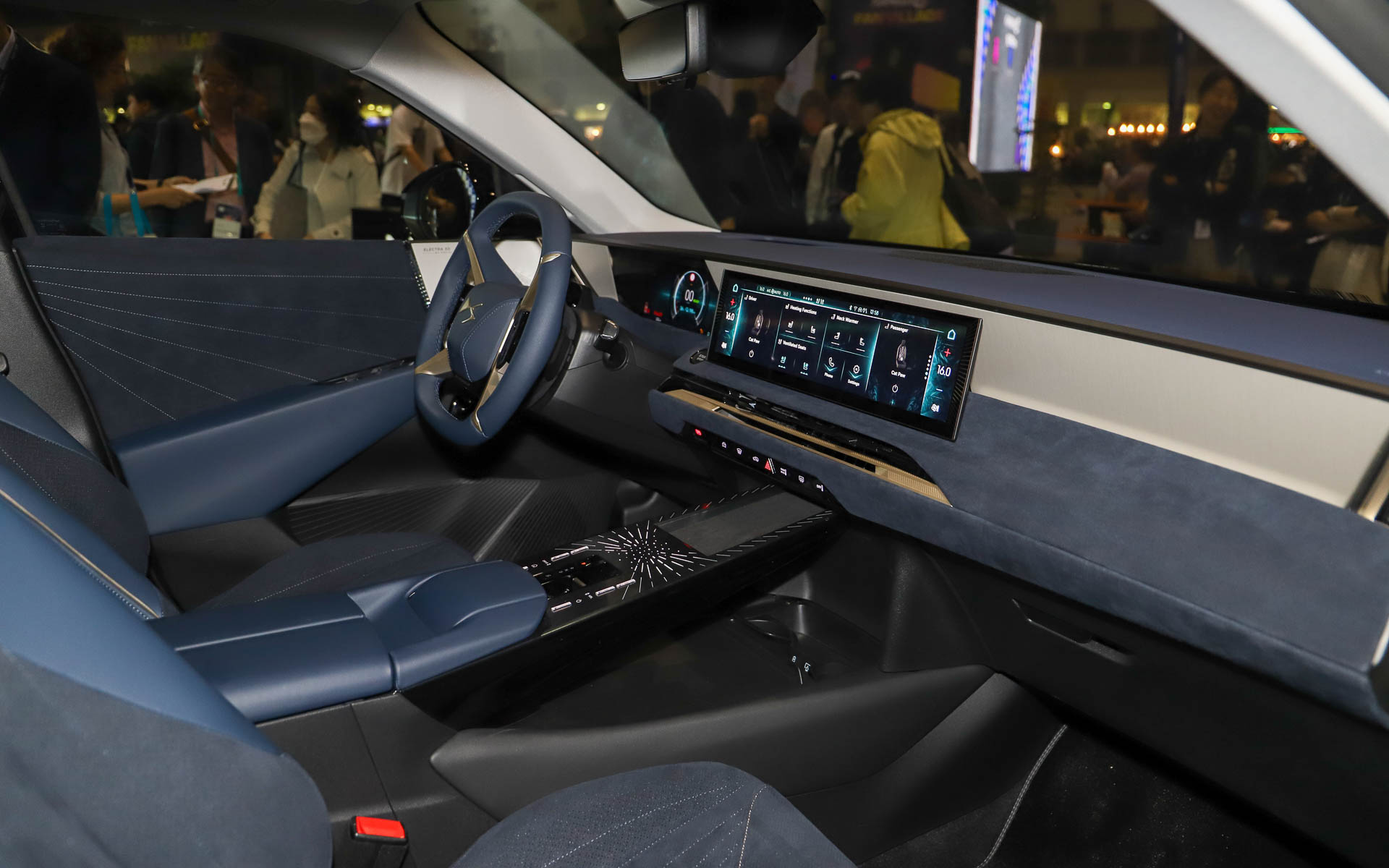 浮いているように見えるデザイン