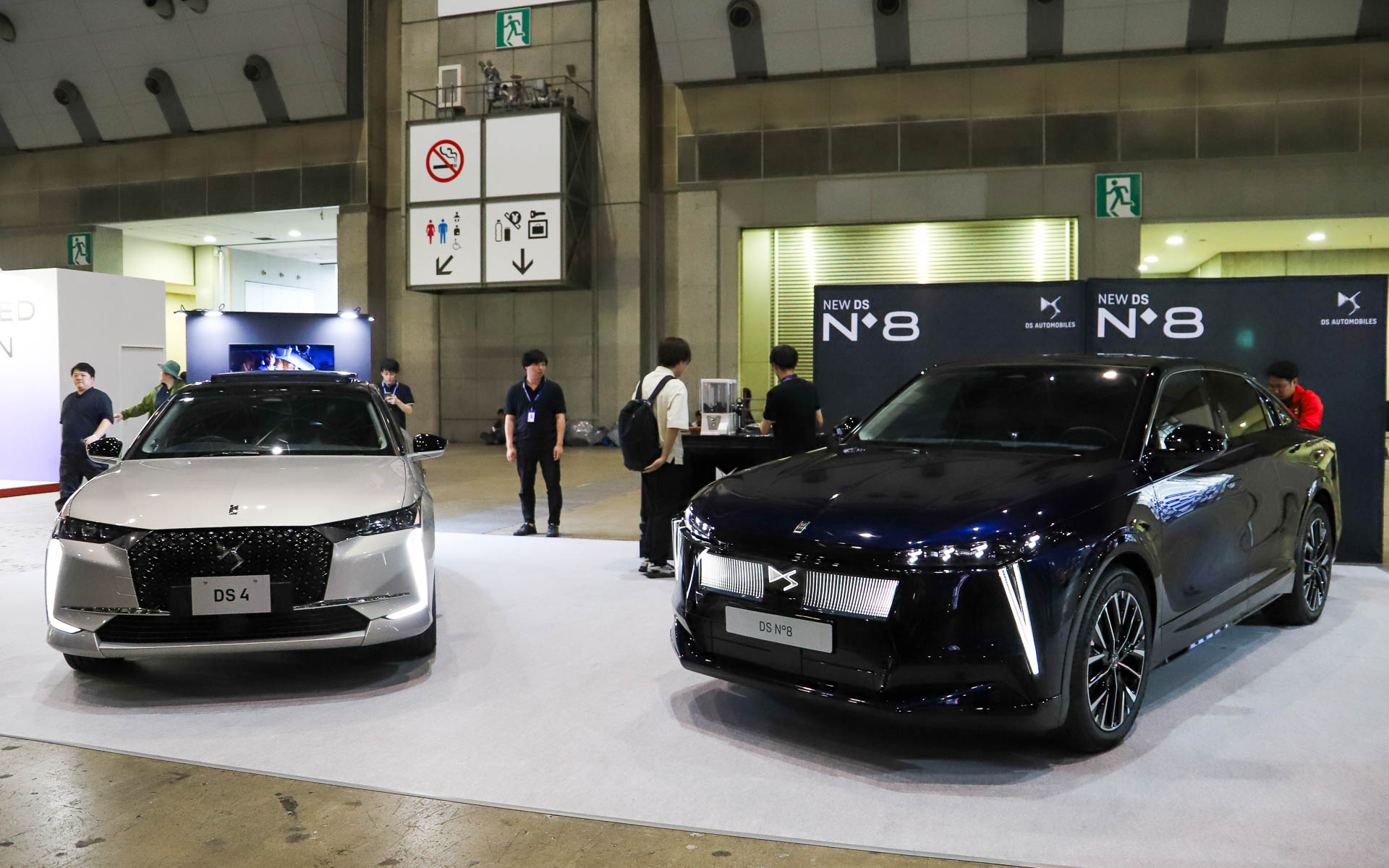 東京ビッグサイト 東展示棟東4～6ホールのファンビレッジ内に位置するDSオートモビルブースではDS N°8とともに「DS 4」も展示されている