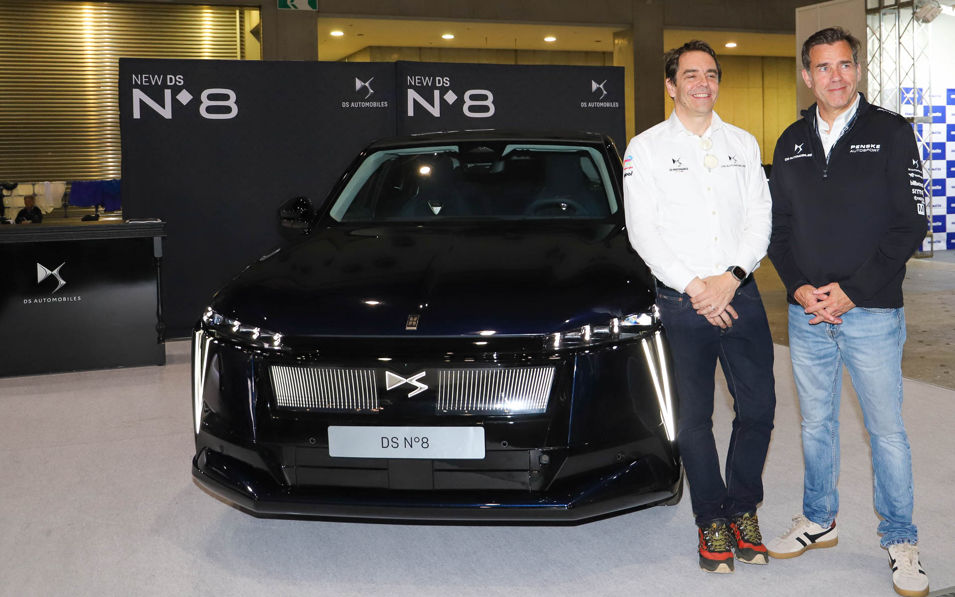 本国担当者とDS N°8