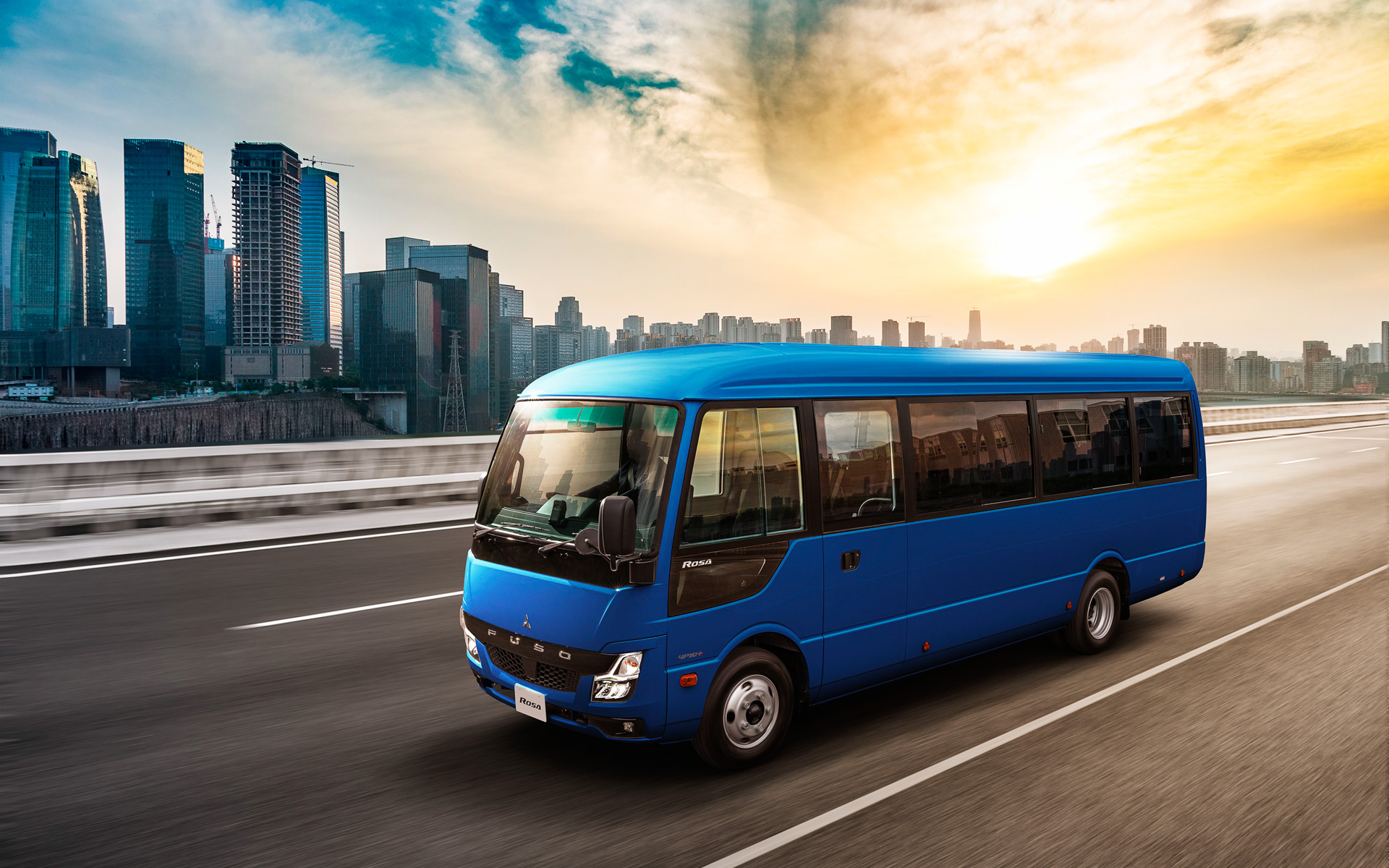 小型マイクロバス「ローザ」の新型モデル