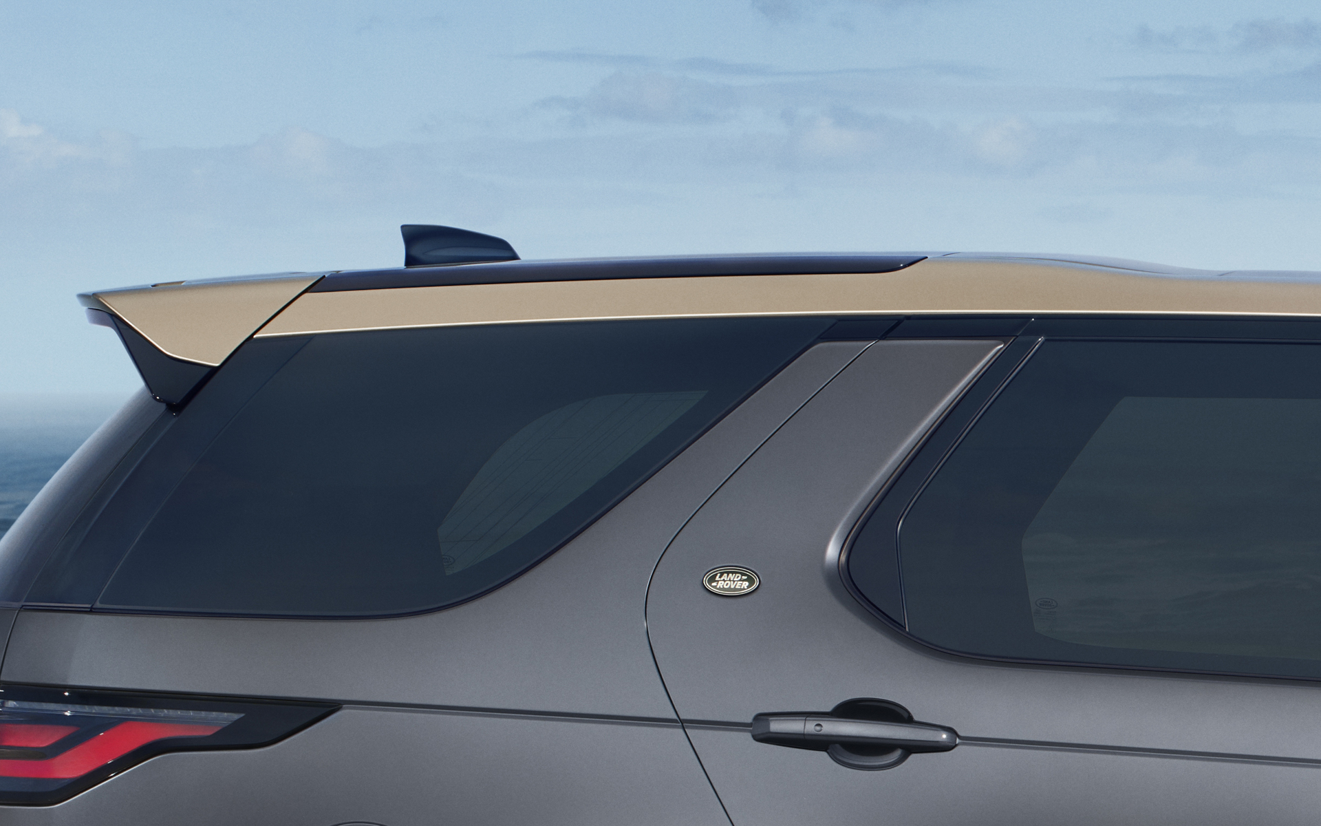 ペトラカッパーを採用したコントラストルーフ