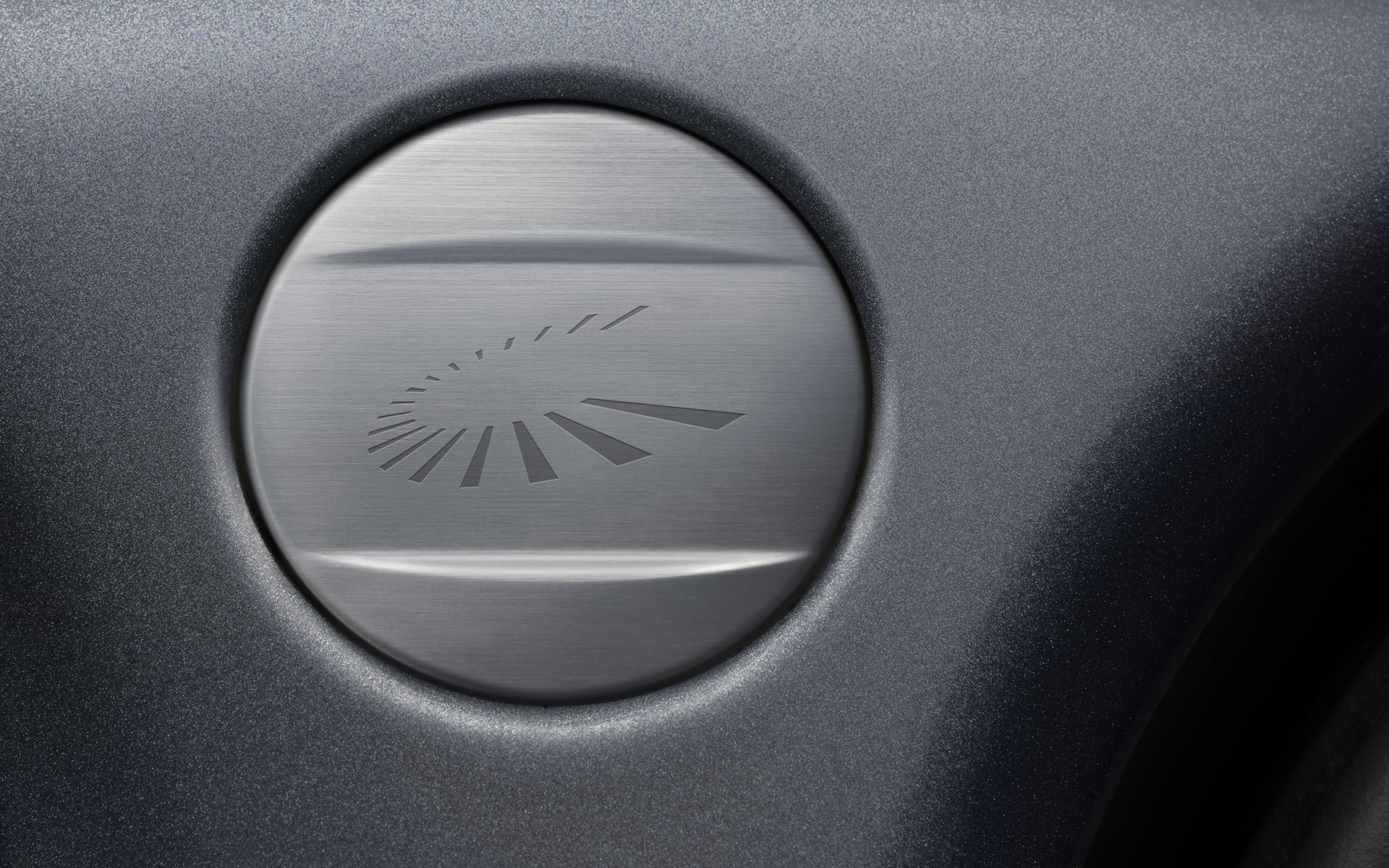 「TEMPEST」専用グラフィックが、ドアピラー、トレッドプレート、インテリアフィニッシャー、パドルランプに入る