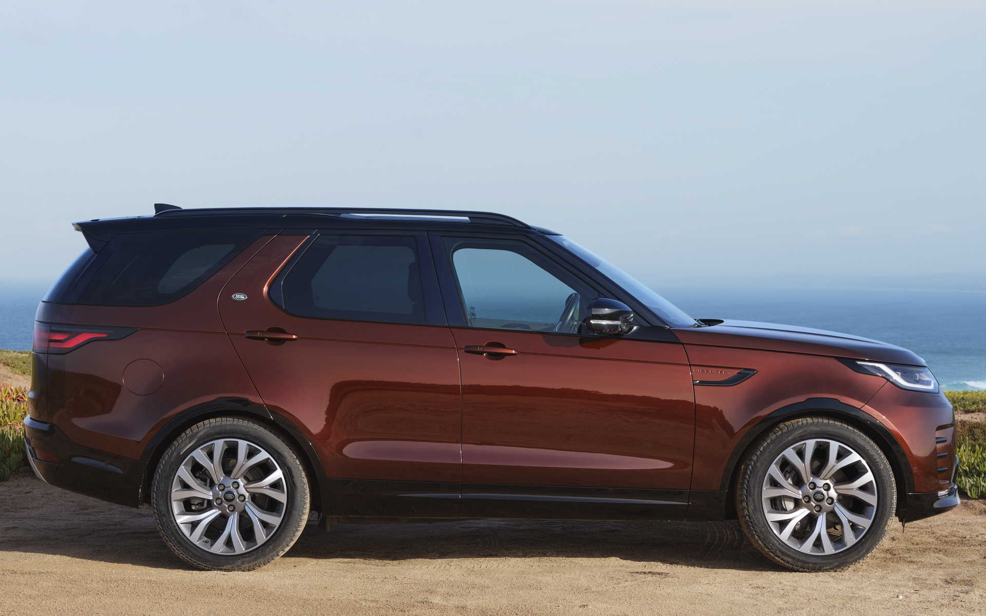 GEMINI専用のエクステリアカラー「セドナレッド」を設定