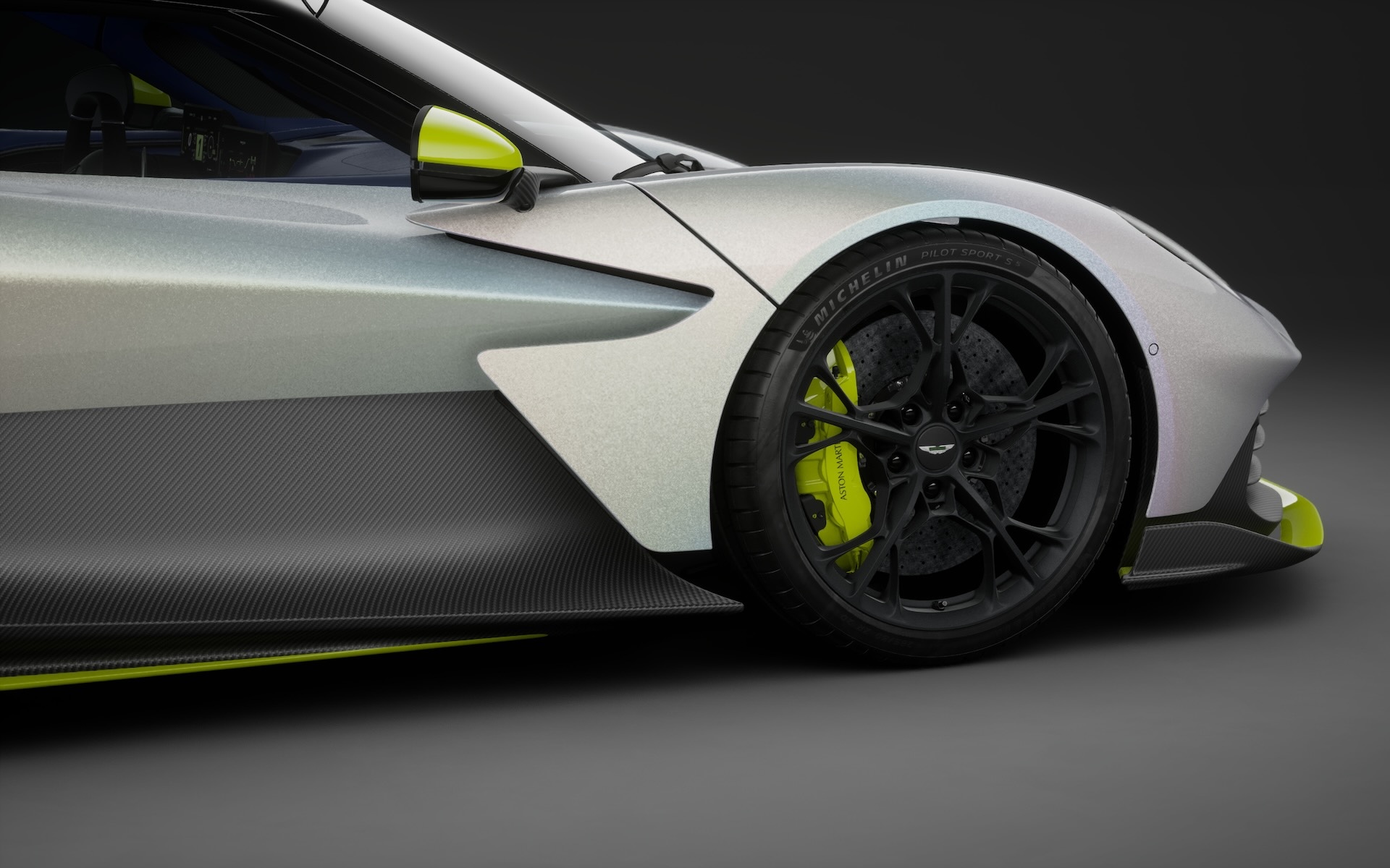 「Q by Aston Martin」で製作した「VALHALLA for Mr Akira」バージョン