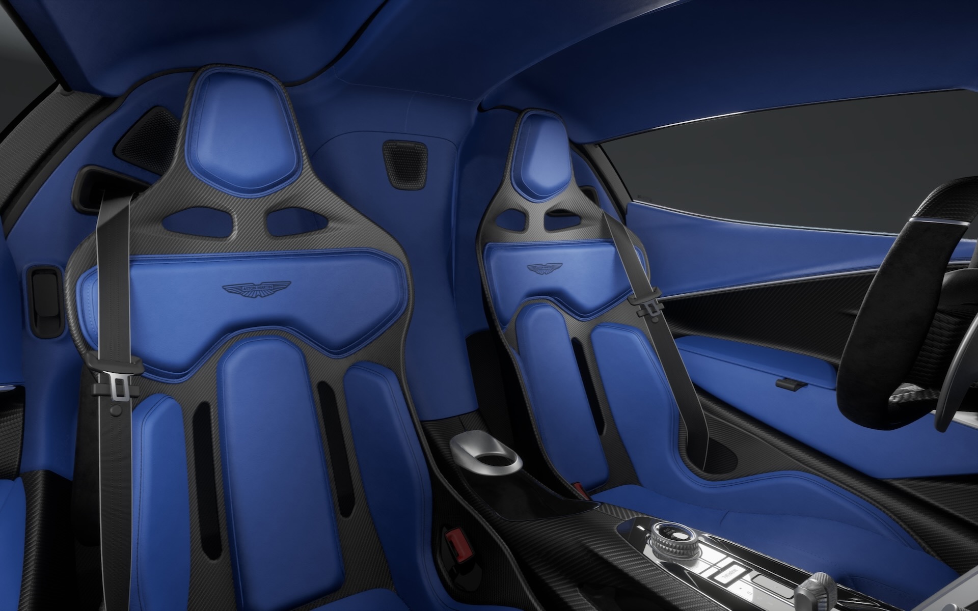 「Q by Aston Martin」で製作した「VALHALLA for Mr Akira」バージョンのインテリア