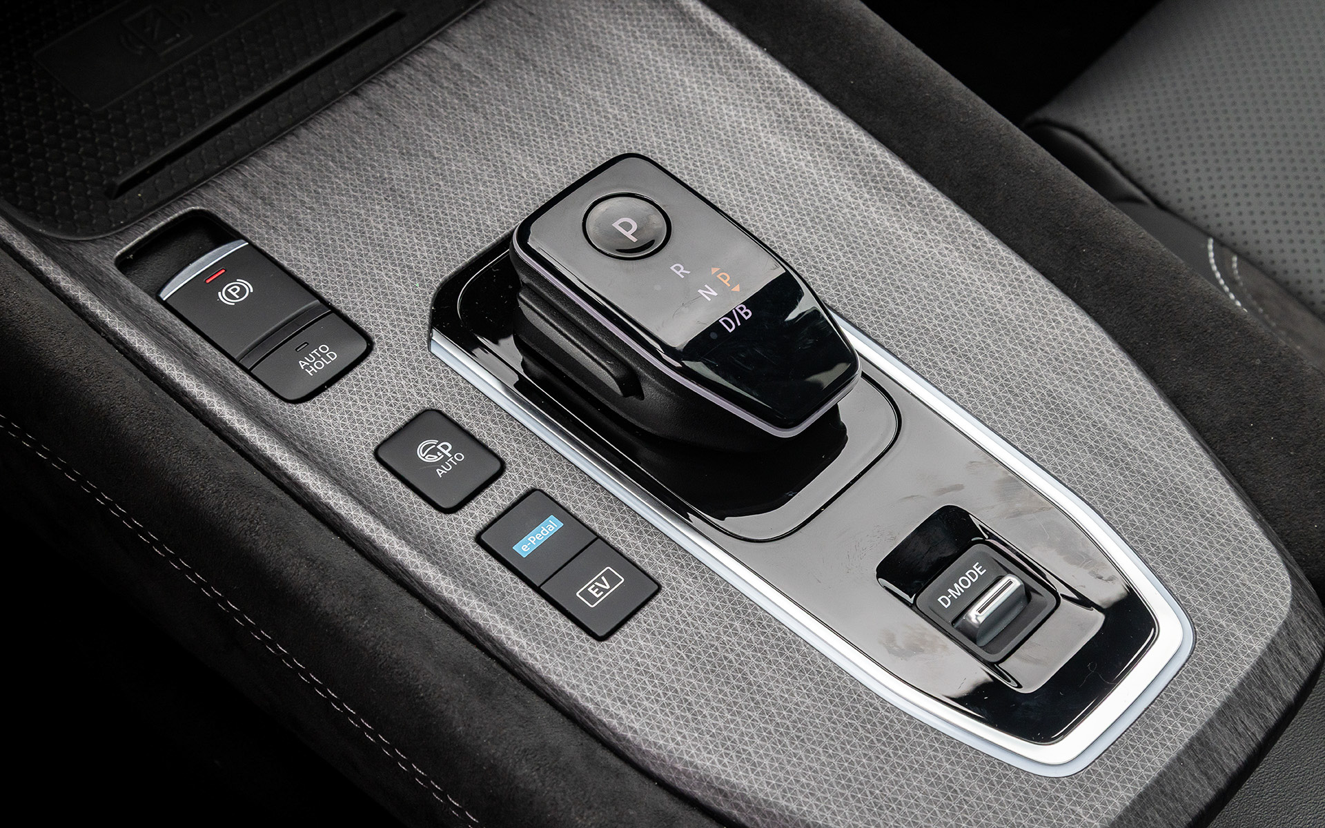 メーターまわり、シフトまわりは試乗した両モデルとも共通。ドライブモードは「SPORT」「ECO」「NORMAL」から選択可能