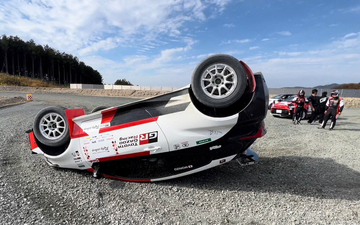 「走って、壊して、直す」を象徴するGRヤリスの開発。写真は開発時に豊田氏自らがステアリングを握り、横転してしまったGRヤリス。このような開発過程も明らかにしつつ、GRヤリスは進化している