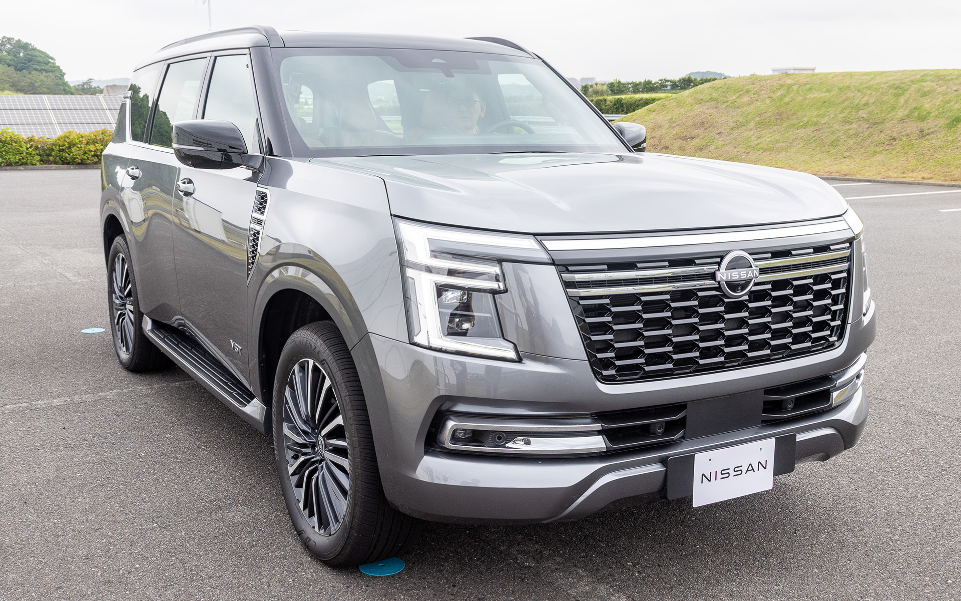 インビジブル フードビューを使えば駐車時などの幅寄せも容易