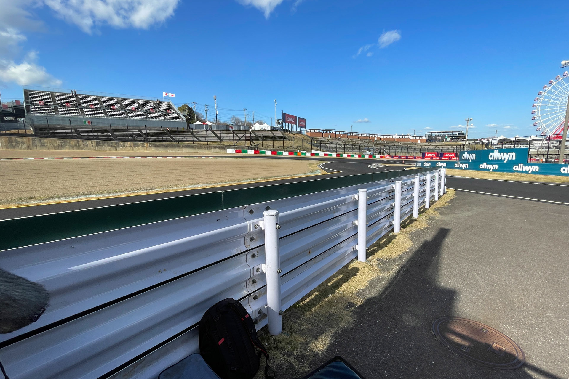 シケインから最終コーナー方向へガードレールが延長されている