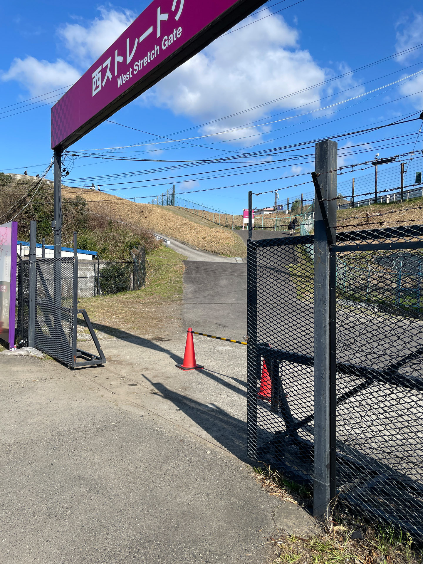 西ストレートゲートでは電子チケットの受付がなかった